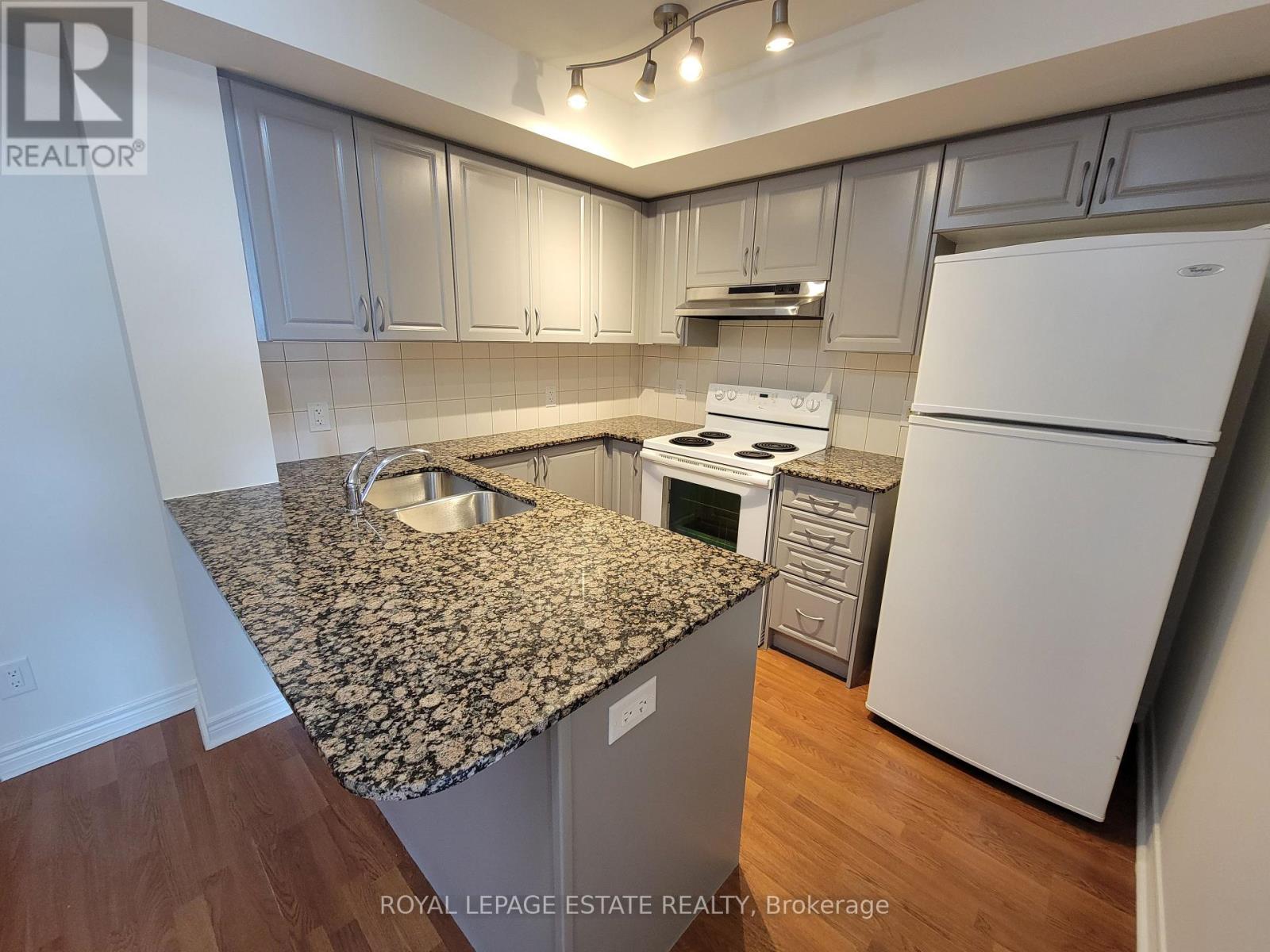 415 - 60 FAIRFAX CRESCENT, Toronto, Ontario