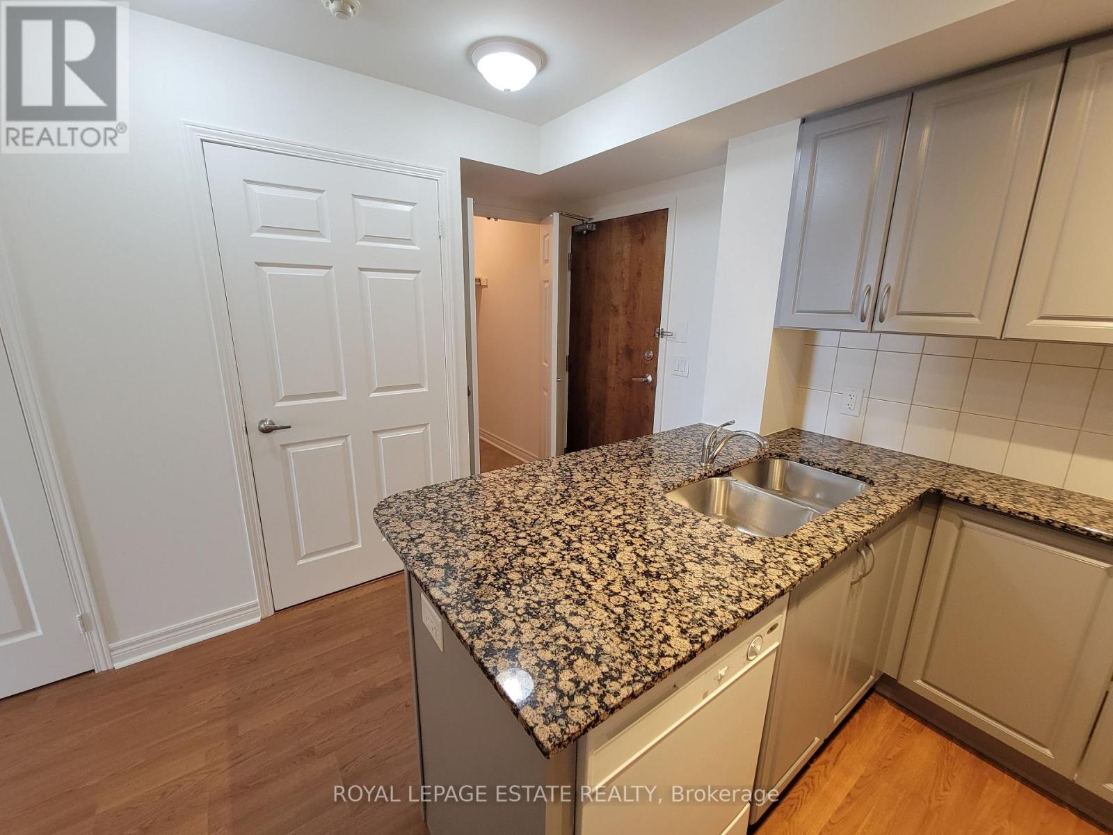 415 - 60 Fairfax Crescent, Toronto (Clairlea-Birchmount), Ontario  M1L 0E1 - Photo 2 - E12888326