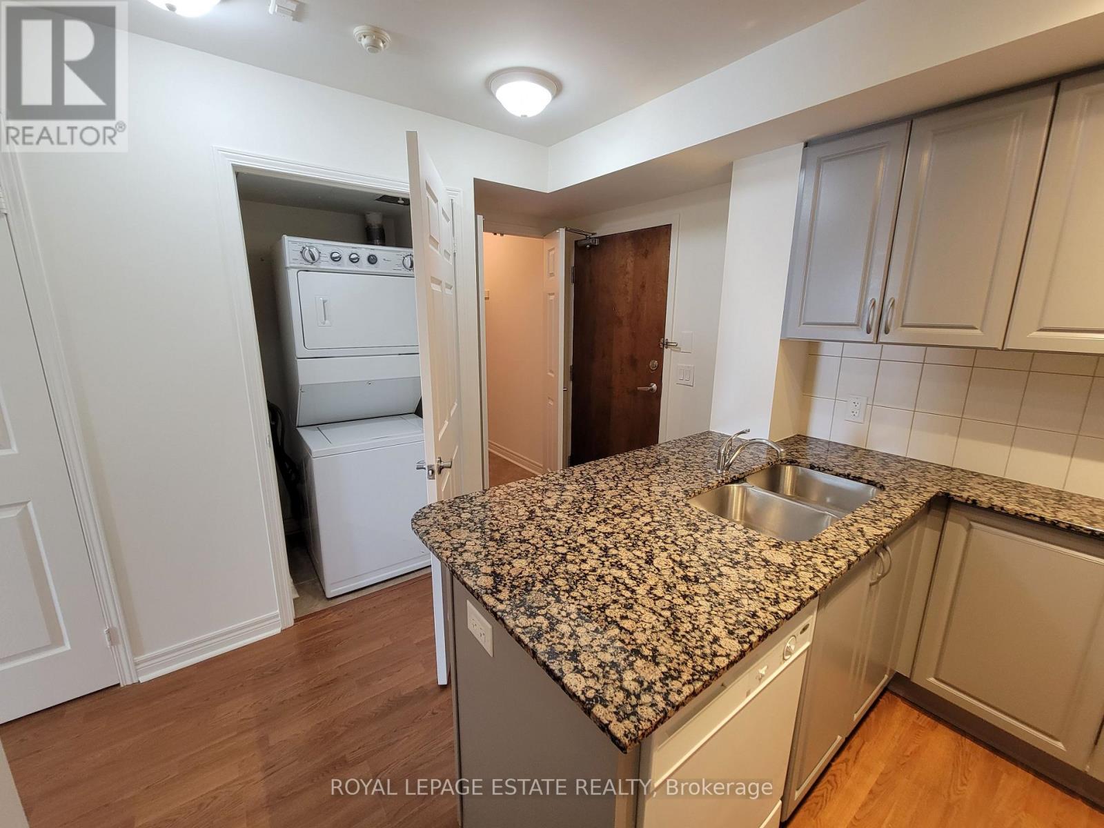 415 - 60 Fairfax Crescent, Toronto (Clairlea-Birchmount), Ontario  M1L 0E1 - Photo 3 - E12888326