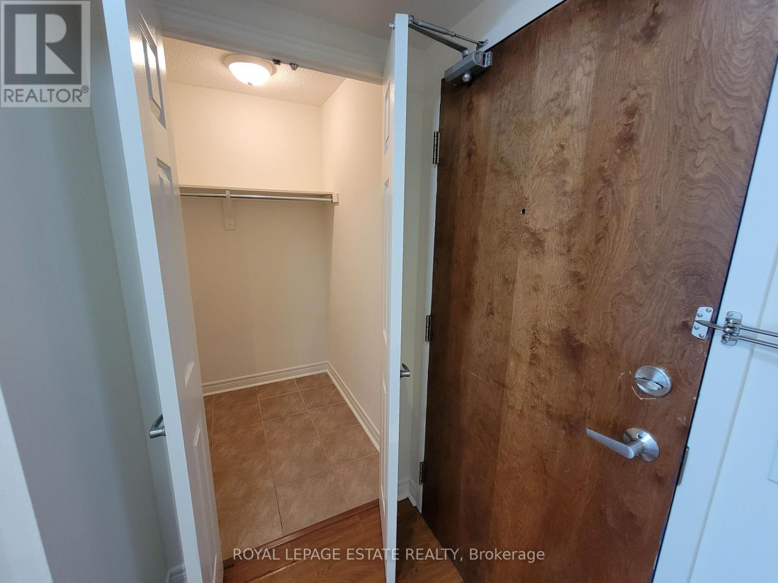 415 - 60 Fairfax Crescent, Toronto (Clairlea-Birchmount), Ontario  M1L 0E1 - Photo 4 - E12888326