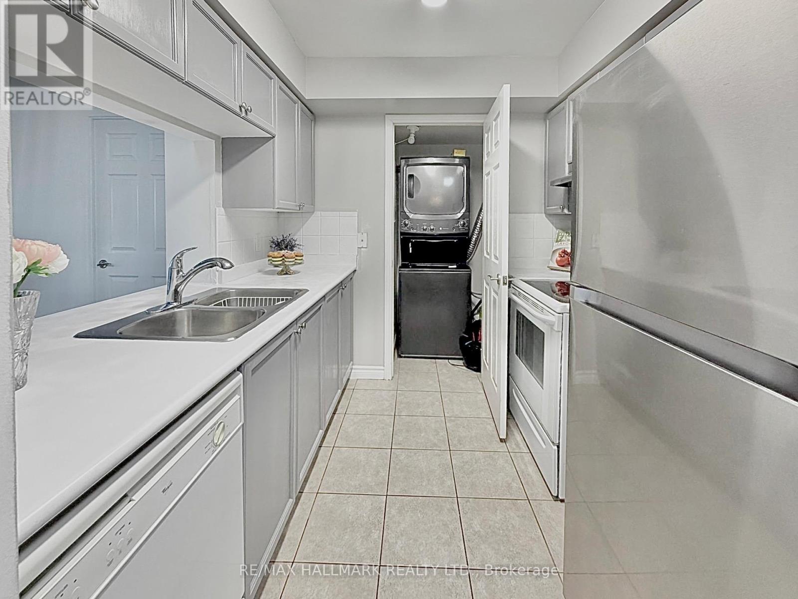 920 - 8 Mondeo Drive, Toronto (Dorset Park), Ontario  M1P 5C7 - Photo 4 - E12888352