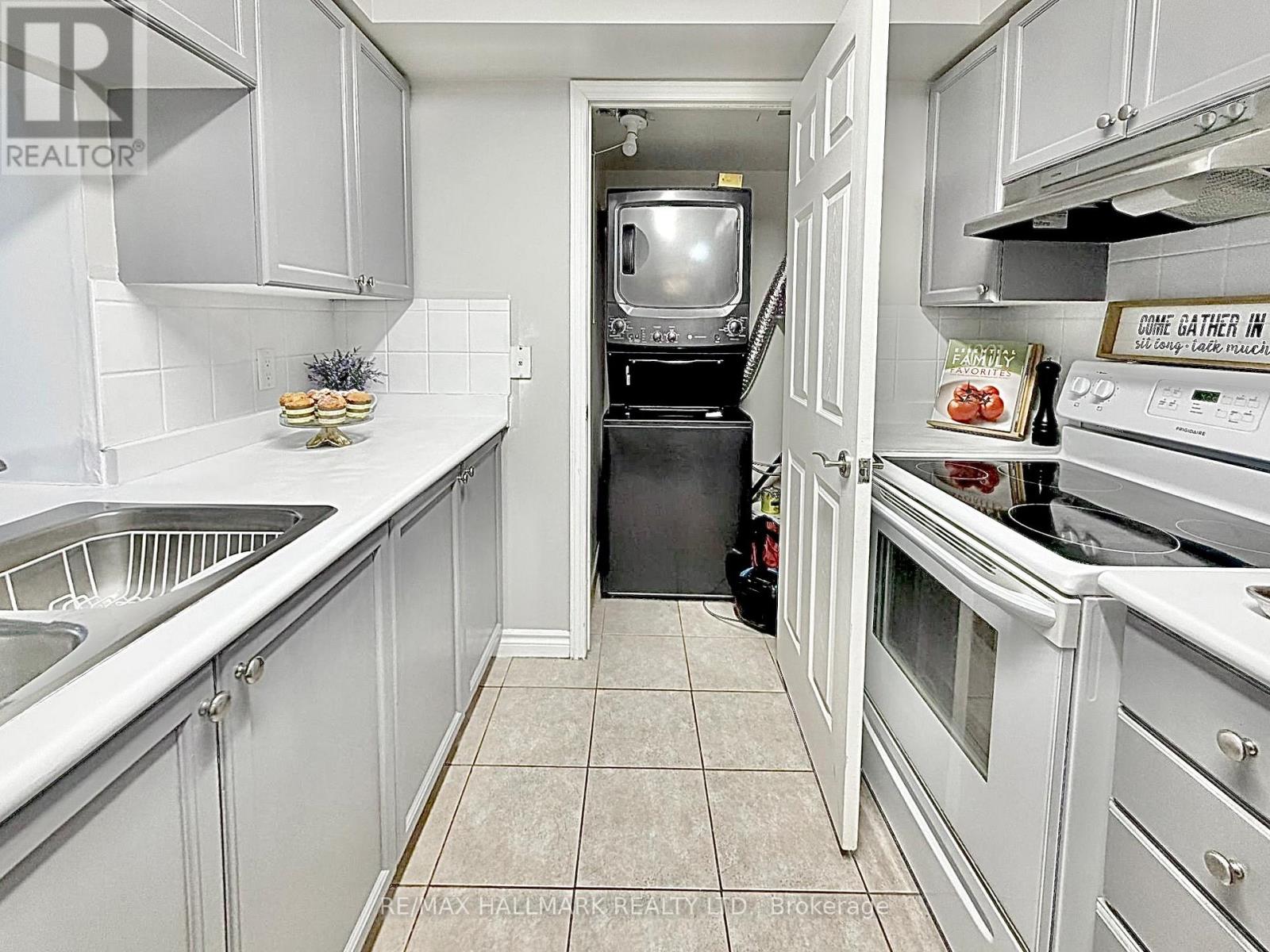 920 - 8 Mondeo Drive, Toronto (Dorset Park), Ontario  M1P 5C7 - Photo 5 - E12888352