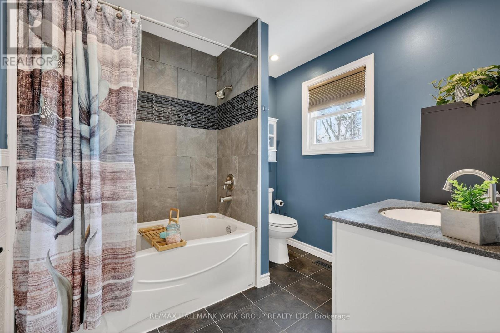 1896 Ashwood Avenue, Innisfil (Alcona), Ontario  L9S 1W1 - Photo 22 - N12888182