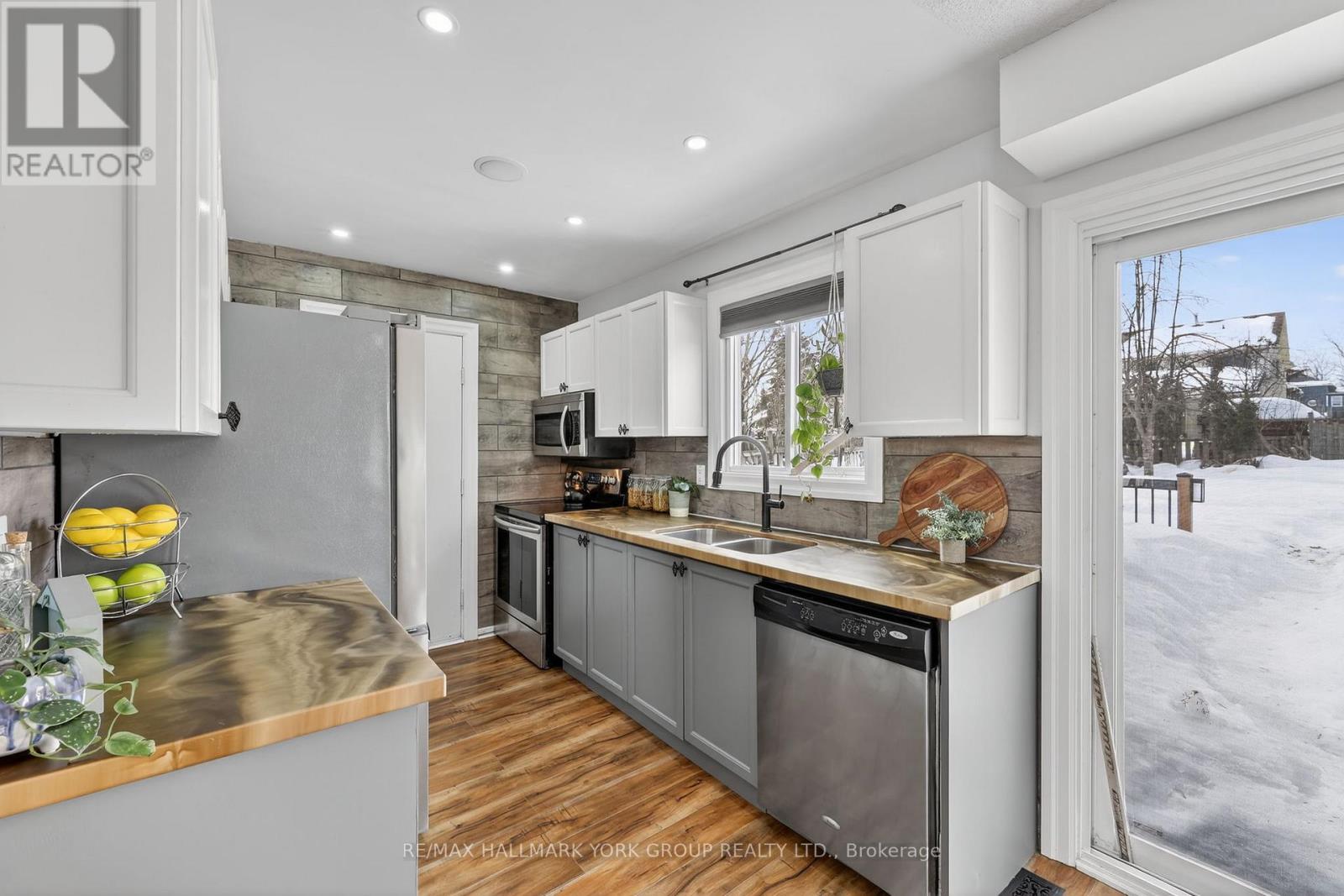 1896 Ashwood Avenue, Innisfil (Alcona), Ontario  L9S 1W1 - Photo 4 - N12888182