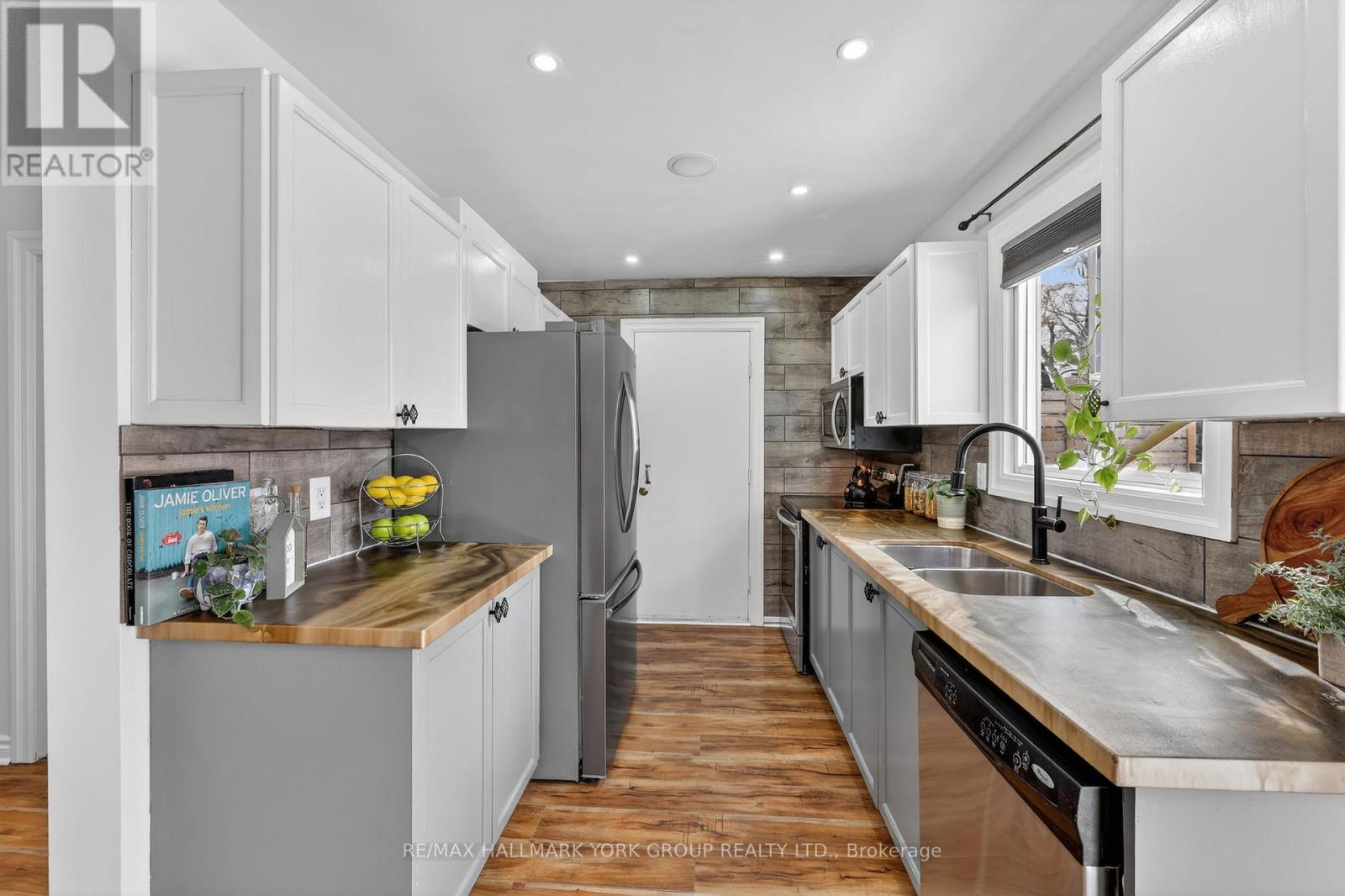 1896 Ashwood Avenue, Innisfil (Alcona), Ontario  L9S 1W1 - Photo 5 - N12888182