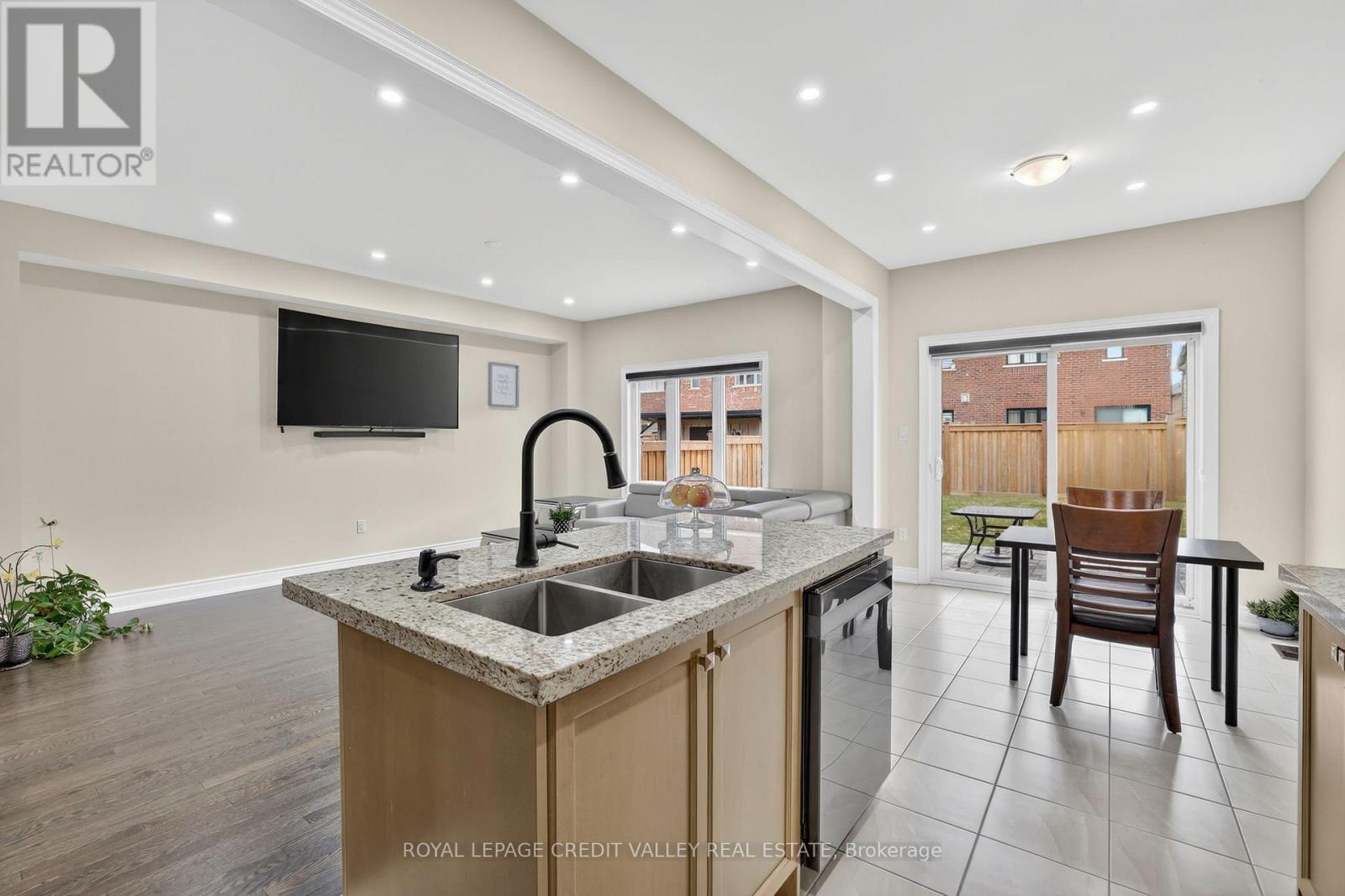 29 Memorial Court, Bradford West Gwillimbury (Bradford), Ontario  L3Z 4H5 - Photo 21 - N12888188