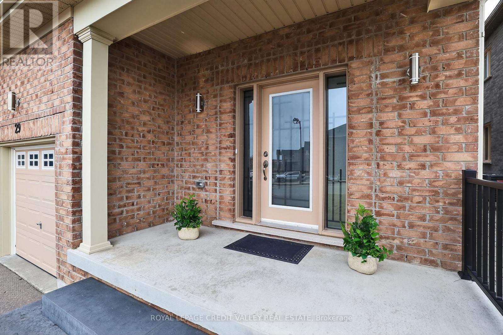 29 Memorial Court, Bradford West Gwillimbury (Bradford), Ontario  L3Z 4H5 - Photo 6 - N12888188