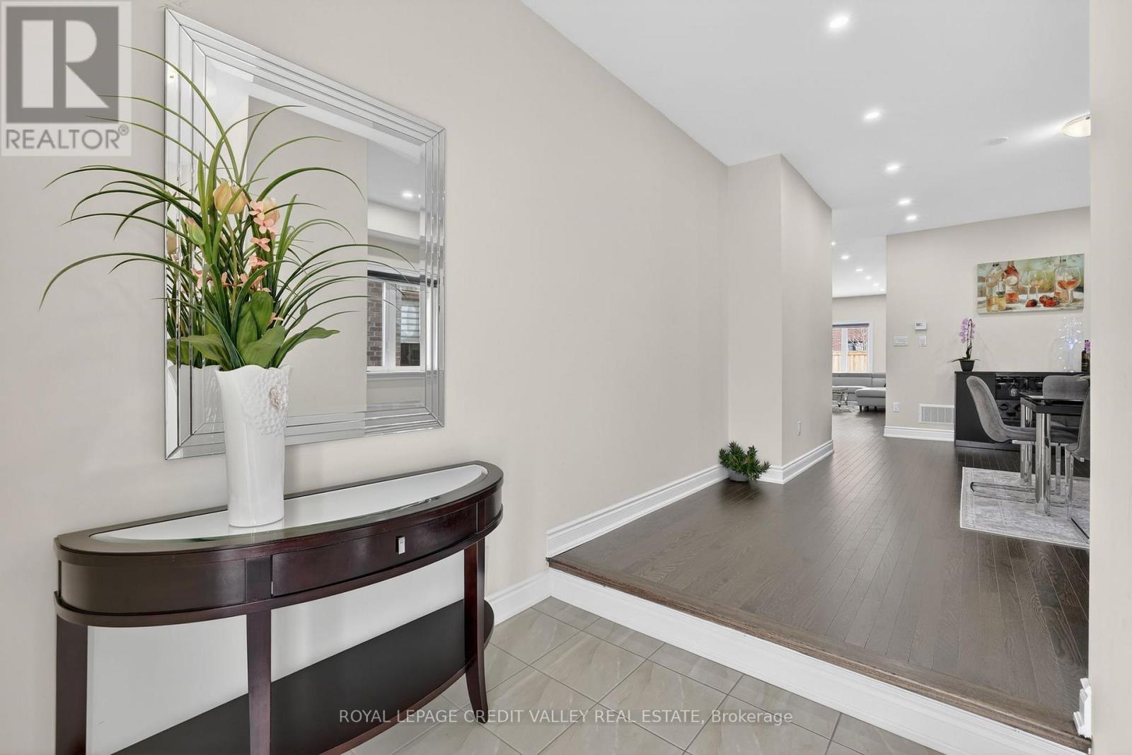 29 Memorial Court, Bradford West Gwillimbury (Bradford), Ontario  L3Z 4H5 - Photo 9 - N12888188