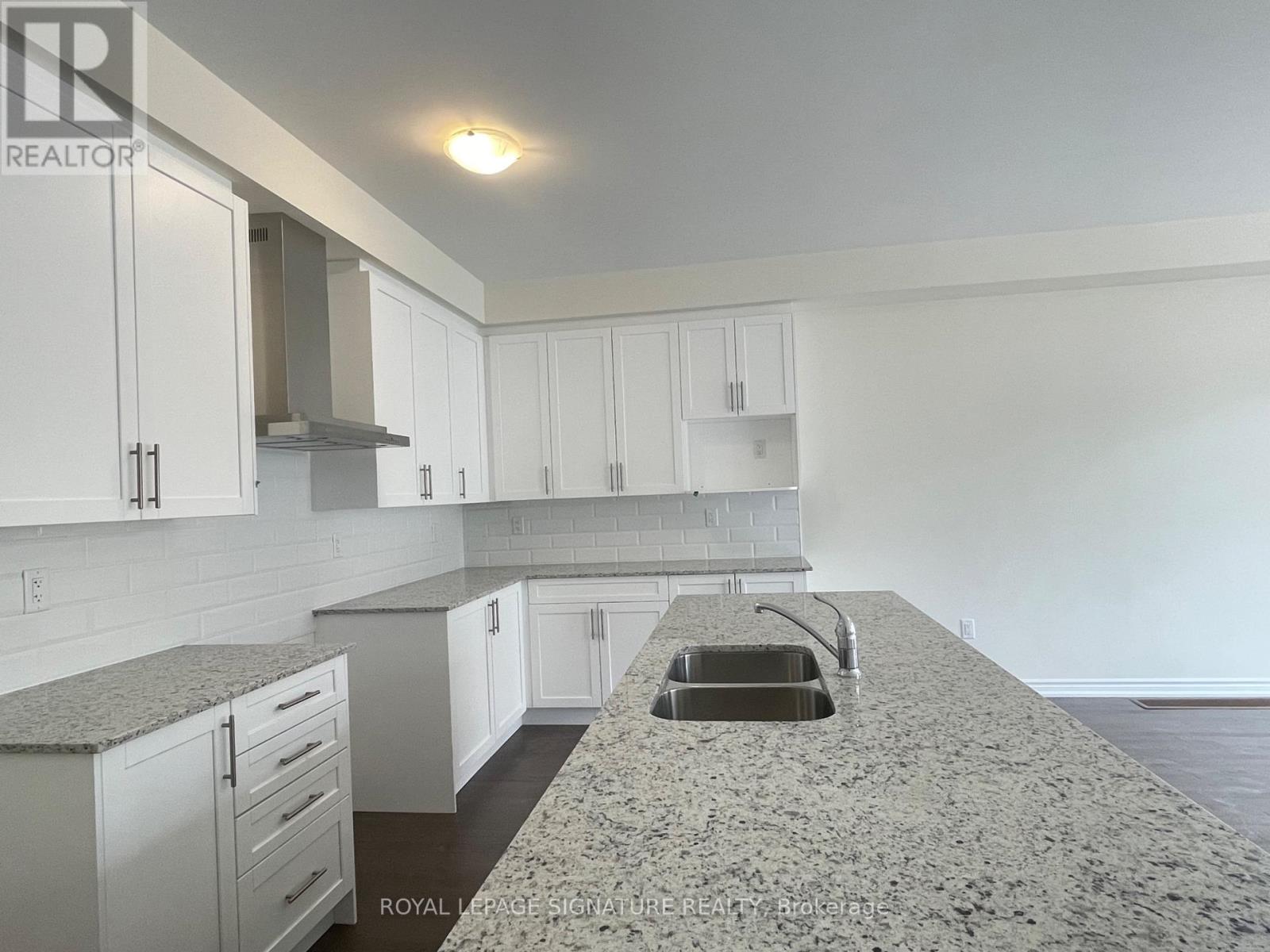 50 Hartington Street, Vaughan (Kleinburg), Ontario  L4H 5J7 - Photo 6 - N12888276