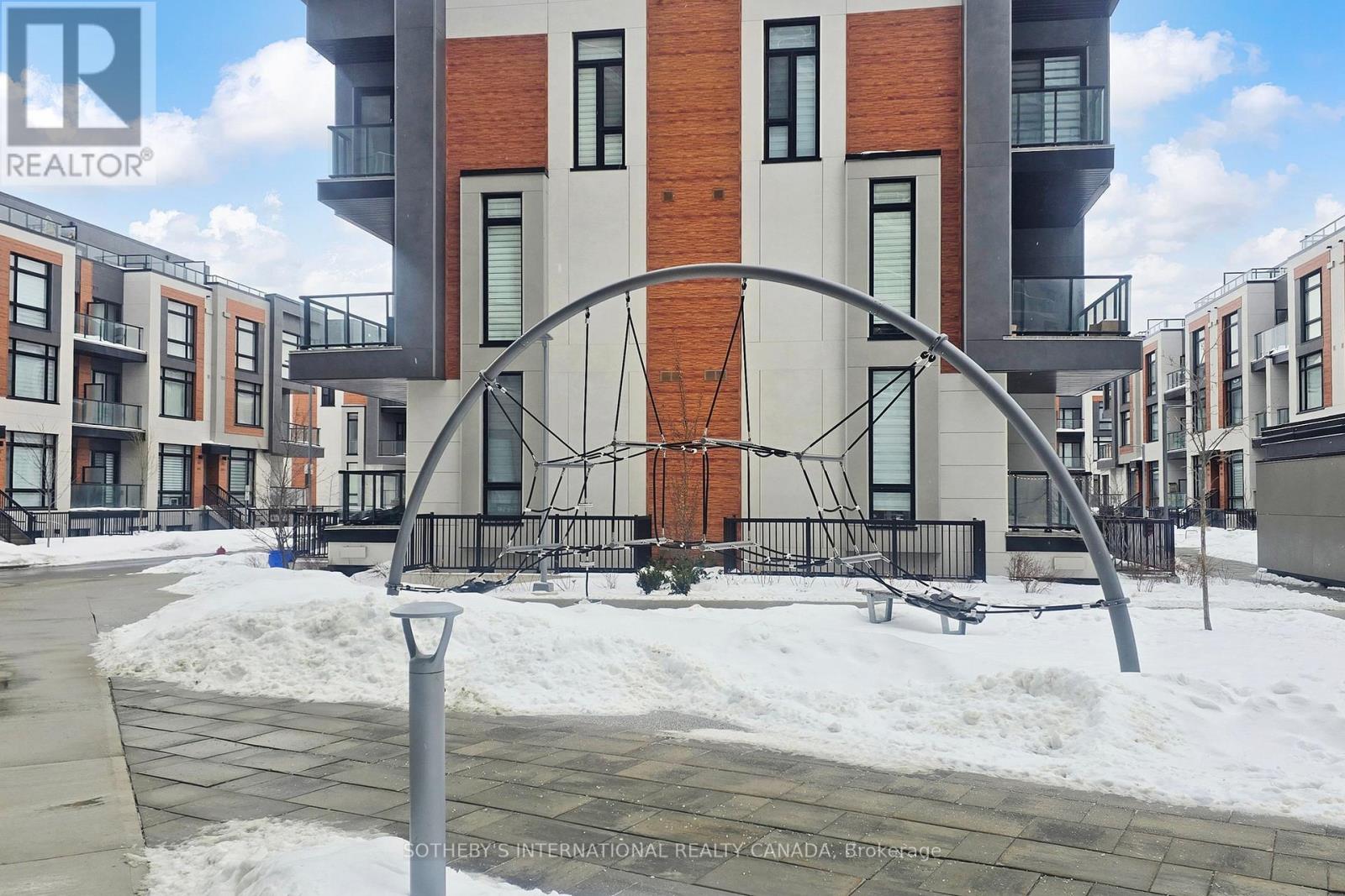 1329 - 2 David Eyer Road, Richmond Hill, Ontario  L4S 0N6 - Photo 5 - N12888278