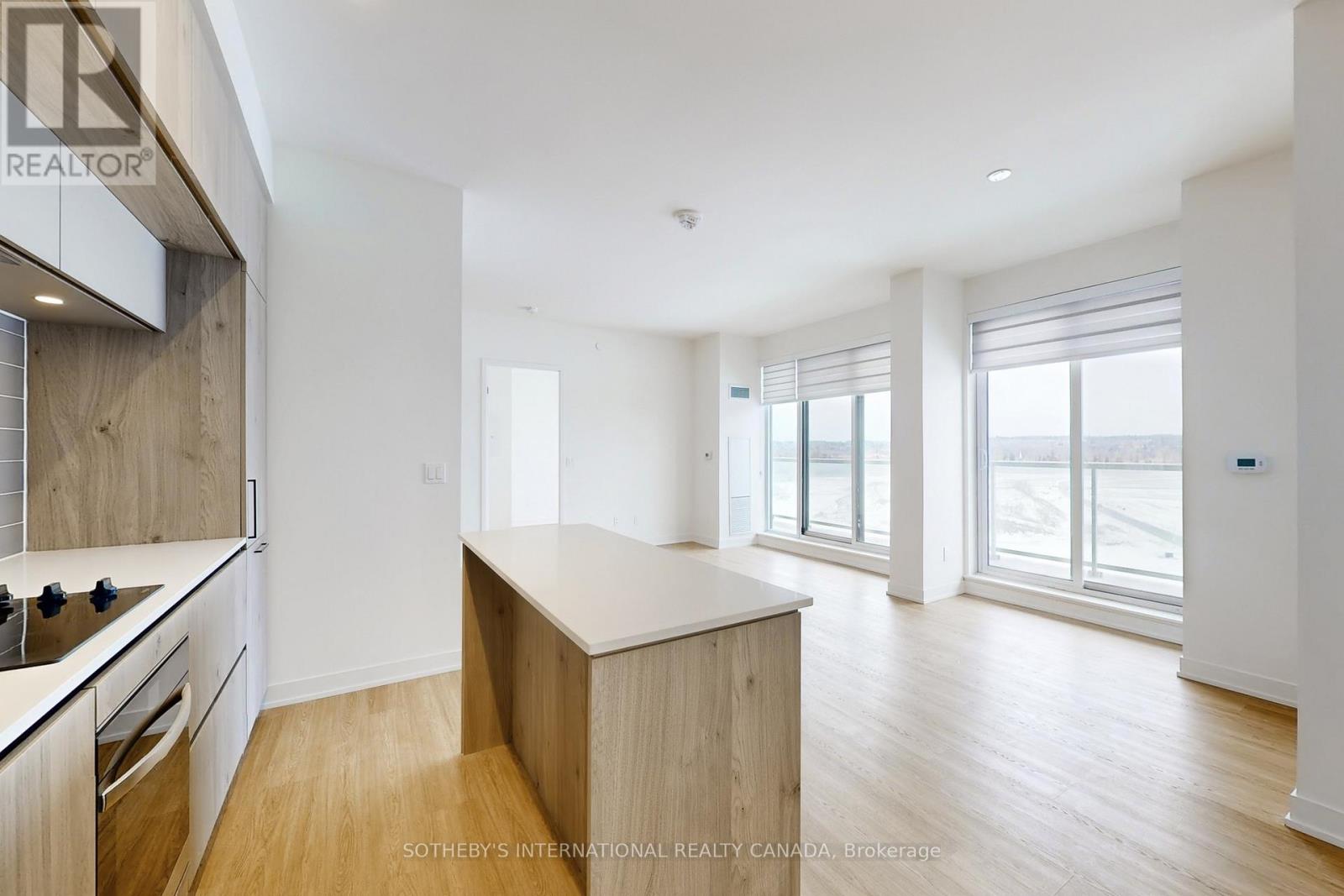 1027 - 2 David Eyer Road, Richmond Hill, Ontario  L4S 0N6 - Photo 10 - N12888292