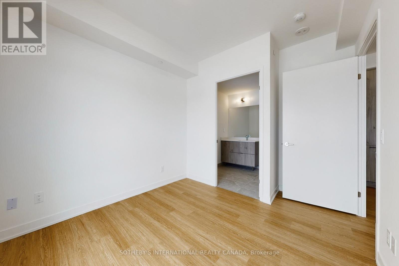 1027 - 2 David Eyer Road, Richmond Hill, Ontario  L4S 0N6 - Photo 13 - N12888292