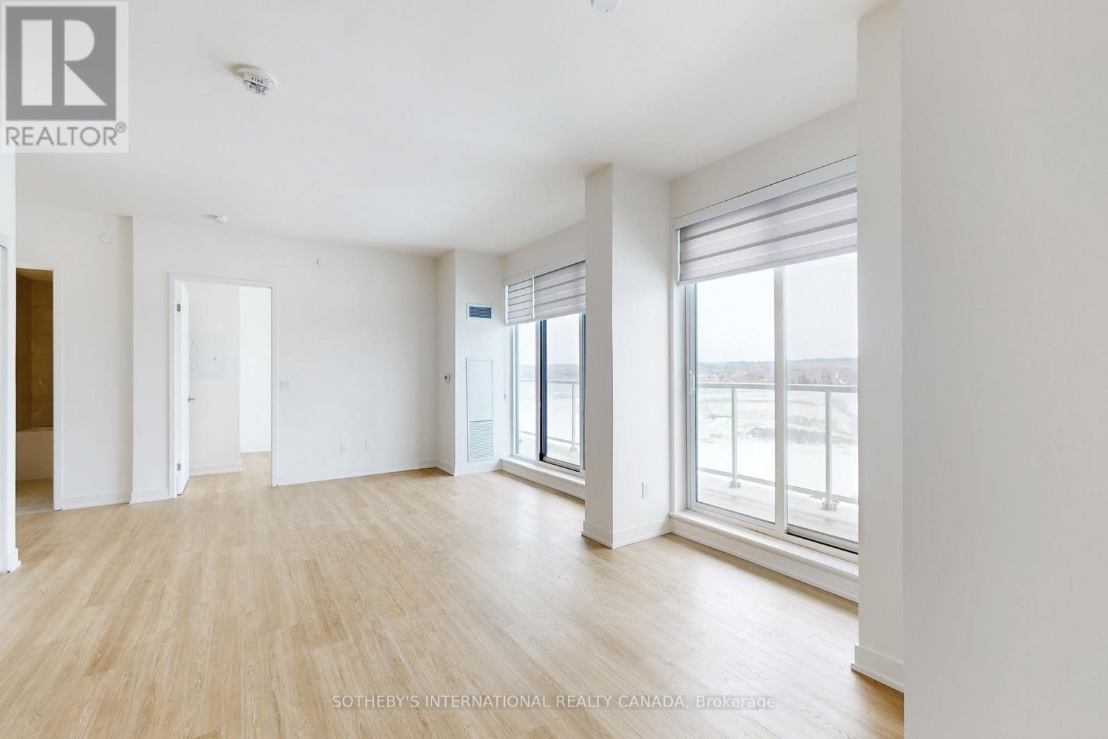 1027 - 2 David Eyer Road, Richmond Hill, Ontario  L4S 0N6 - Photo 4 - N12888292