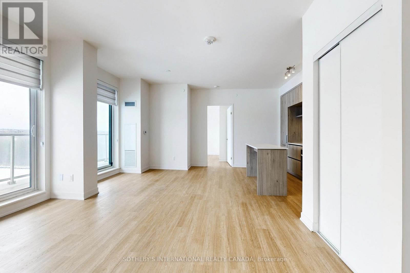 1027 - 2 David Eyer Road, Richmond Hill, Ontario  L4S 0N6 - Photo 5 - N12888292