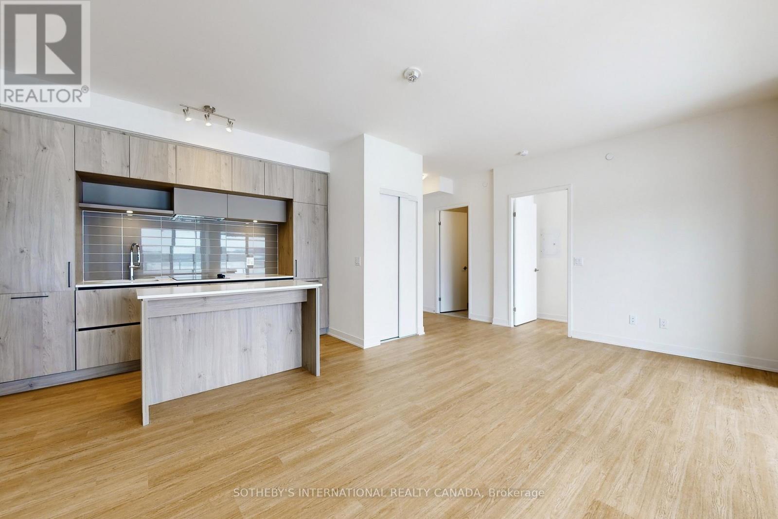 1027 - 2 David Eyer Road, Richmond Hill, Ontario  L4S 0N6 - Photo 8 - N12888292