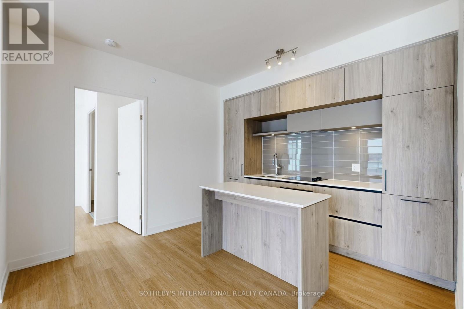 1027 - 2 David Eyer Road, Richmond Hill, Ontario  L4S 0N6 - Photo 9 - N12888292