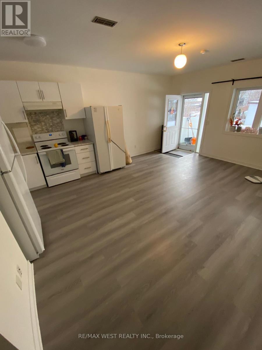 9720 Keele Street, Vaughan (Maple), Ontario  L6A 3Y6 - Photo 2 - N12888382