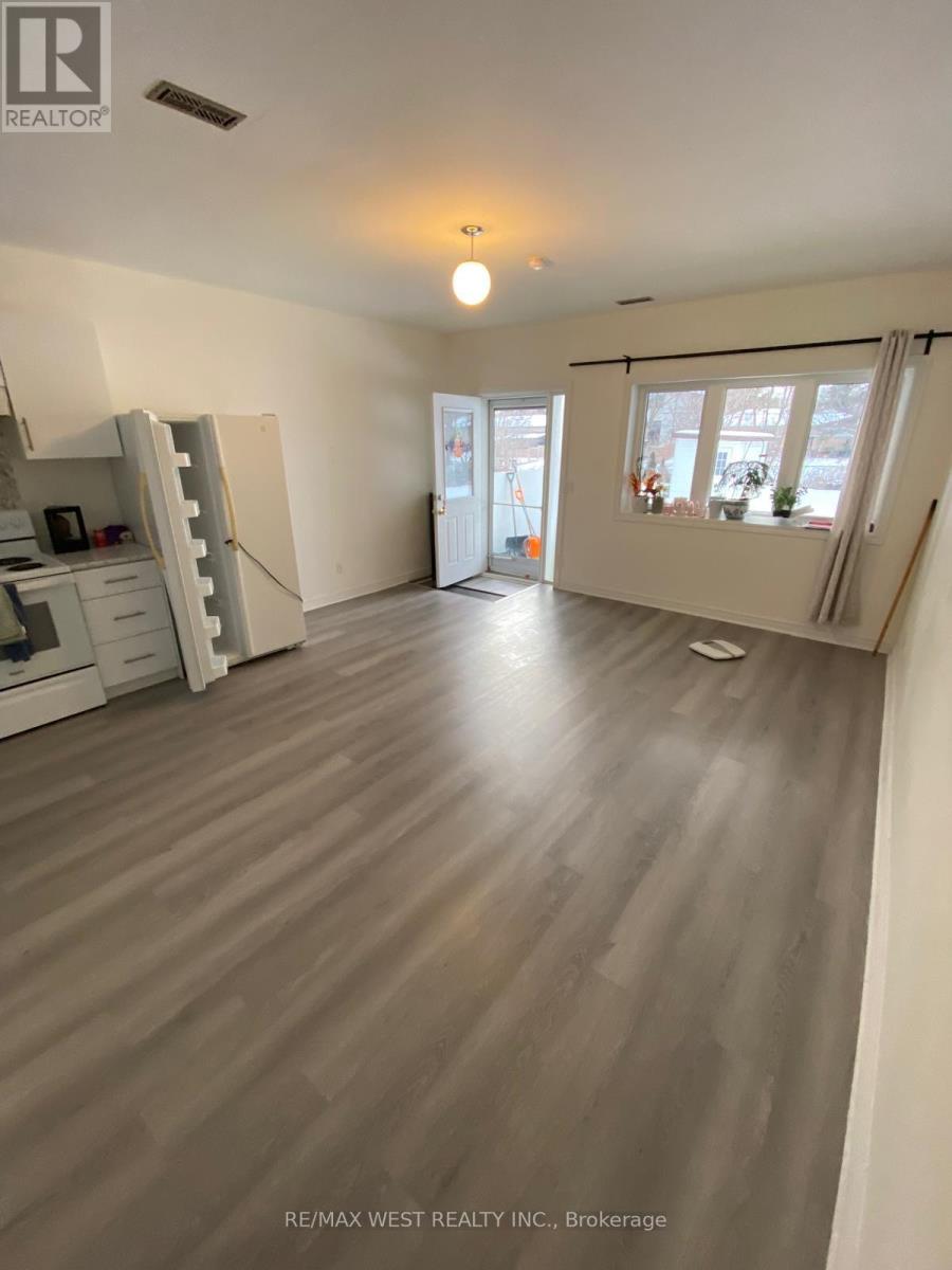 9720 Keele Street, Vaughan (Maple), Ontario  L6A 3Y6 - Photo 3 - N12888382