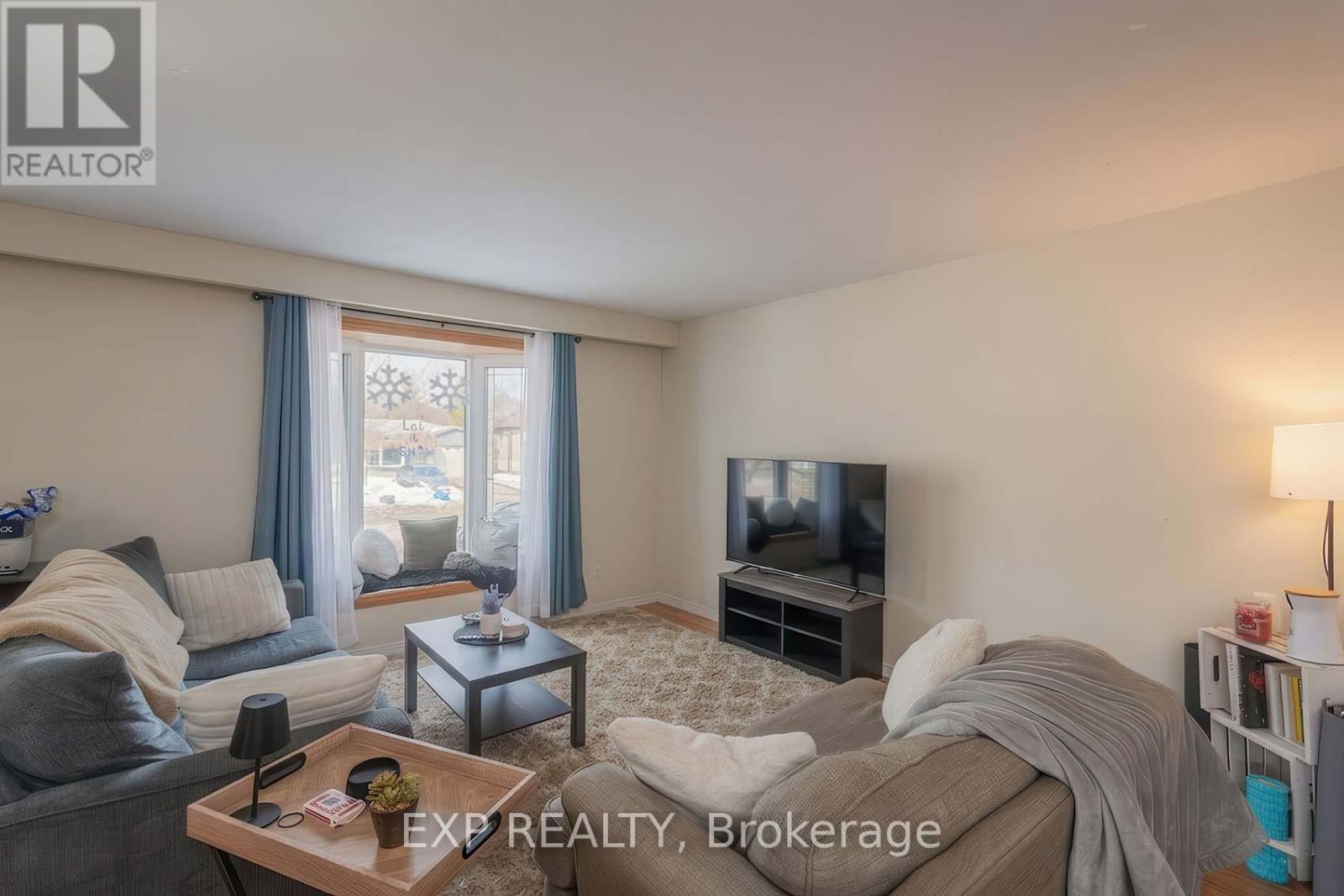 76 Bernick Drive, Barrie (Grove East), Ontario  L4M 2V6 - Photo 6 - S12888170