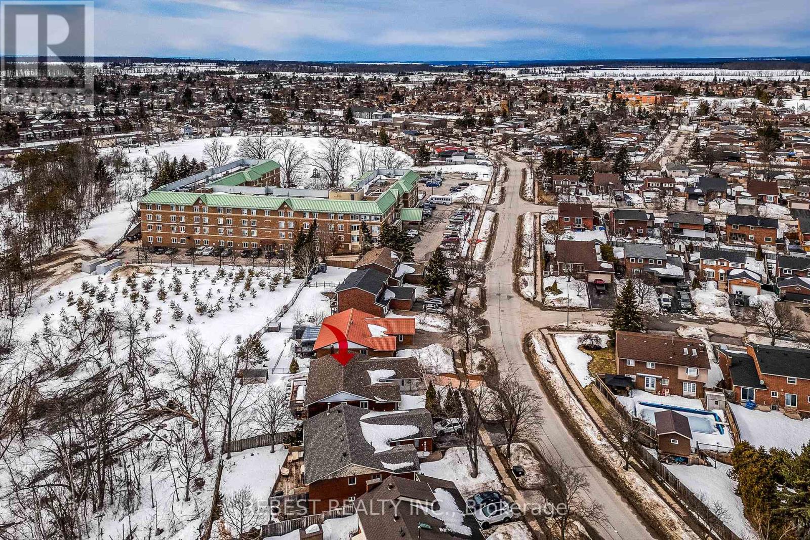 92 Lillian Crescent, Barrie (Sunnidale), Ontario  L4N 5H7 - Photo 4 - S12888390