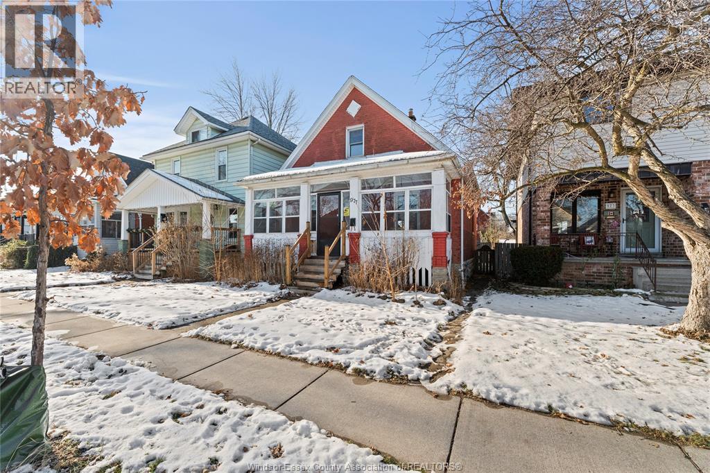 977 Gladstone, Windsor, Ontario  N9A 2R5 - Photo 3 - 26005514