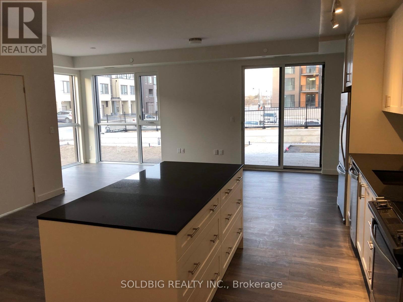 114 - 168 Sabina Drive, Oakville, Ontario  L6H 0W5 - Photo 3 - W12863528