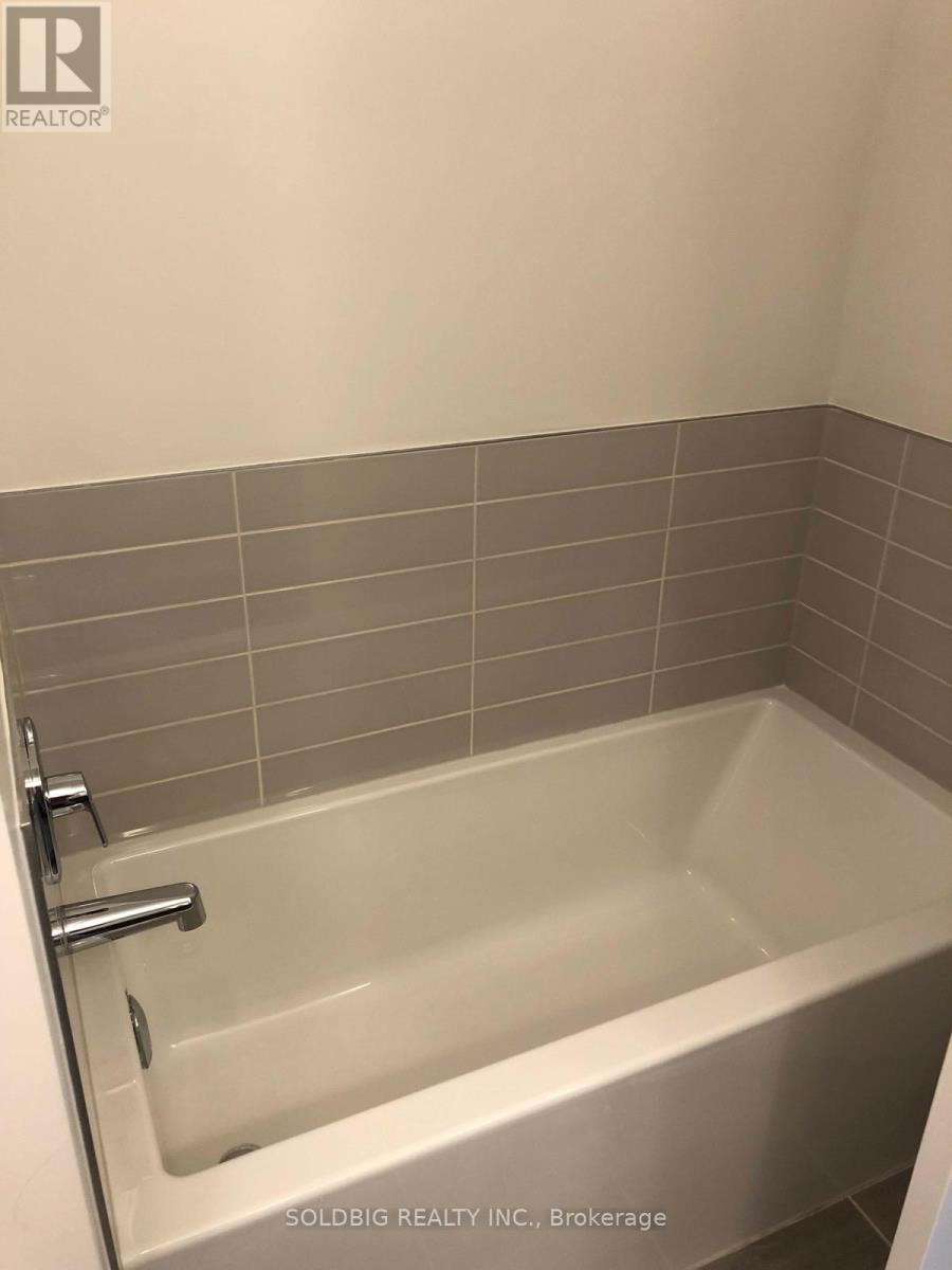 114 - 168 Sabina Drive, Oakville, Ontario  L6H 0W5 - Photo 9 - W12863528