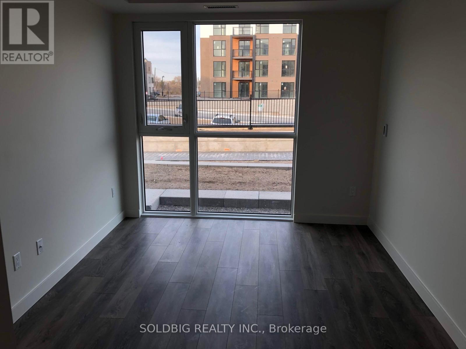 114 - 168 Sabina Drive, Oakville, Ontario  L6H 0W5 - Photo 5 - W12863528