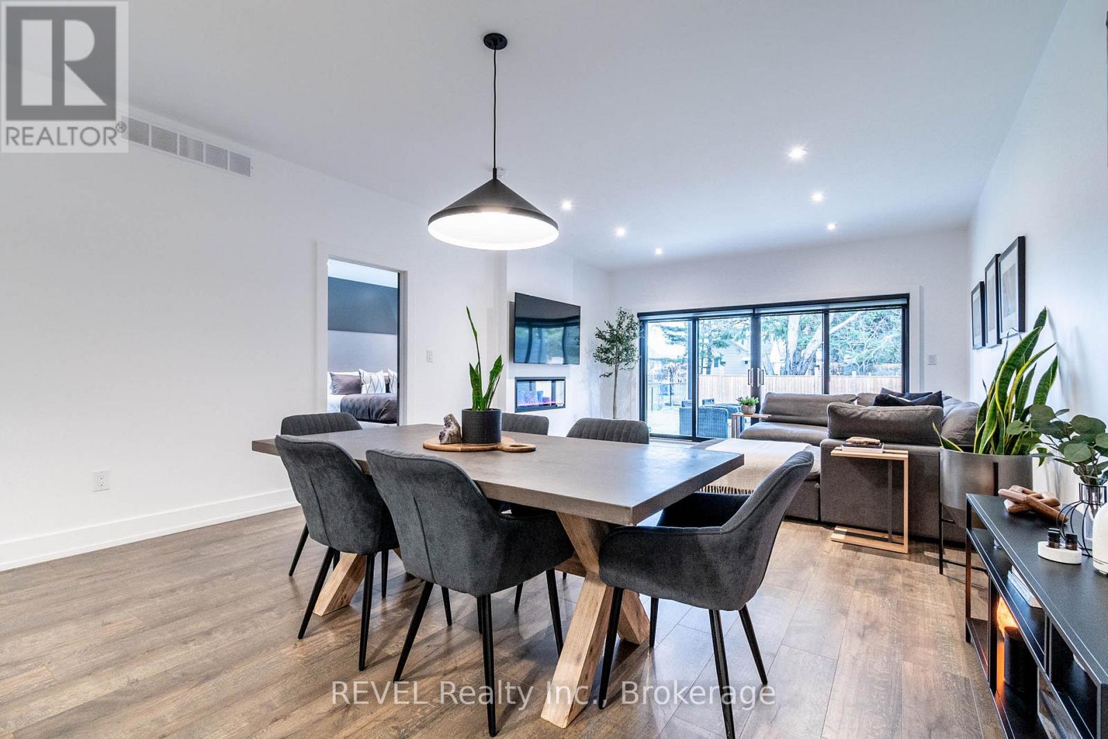 8 Stickles Street, Pelham, Ontario  L3C 3C3 - Photo 5 - X12655444