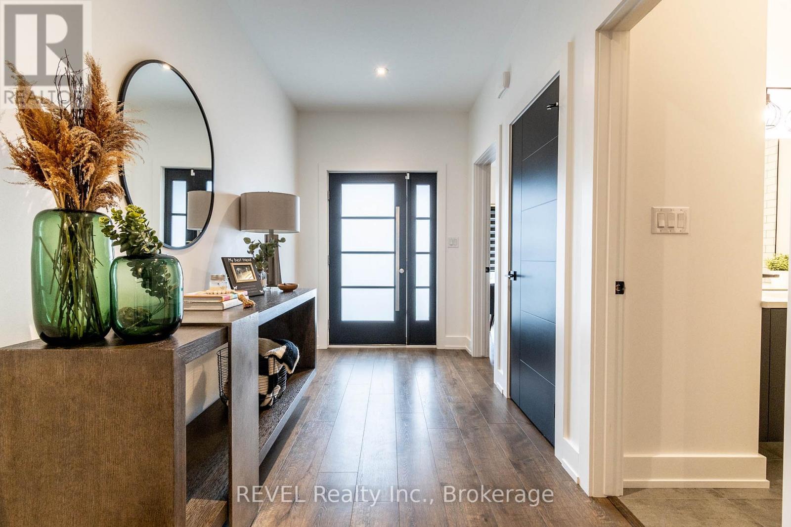 8 Stickles Street, Pelham, Ontario  L3C 3C3 - Photo 3 - X12655444