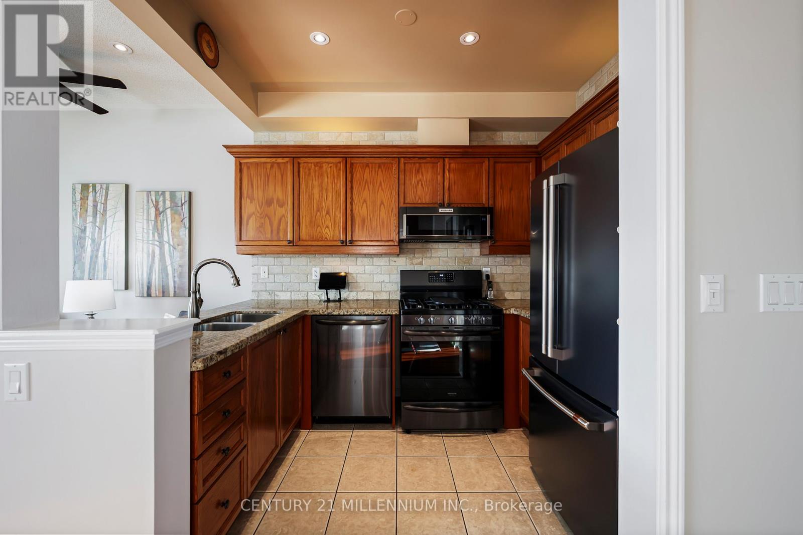 42 Rubysilver Drive, Brampton, Ontario  L6P 1P9 - Photo 11 - W12888194