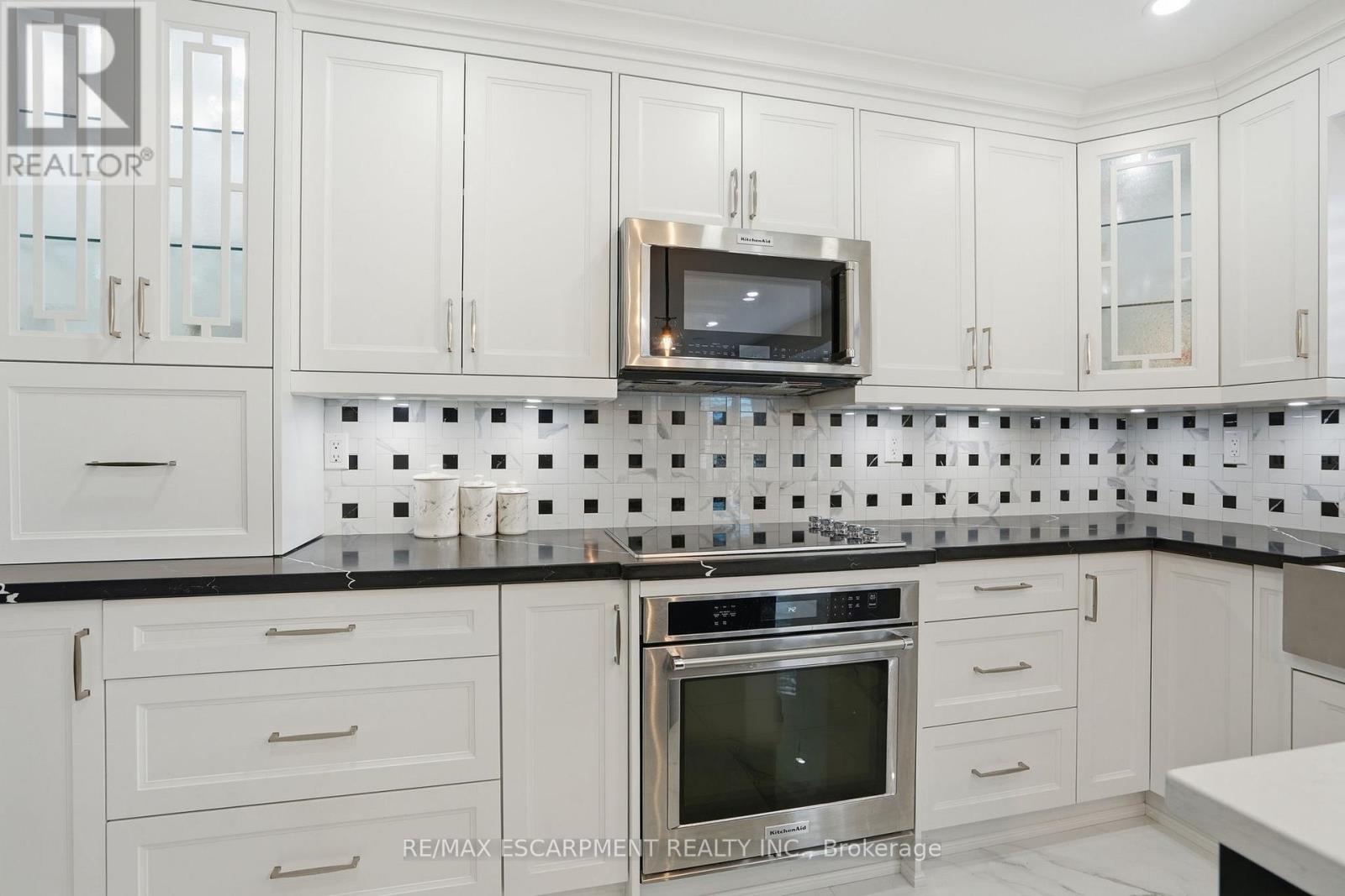 3192 Colebrook Court, Mississauga, Ontario  L5N 3E2 - Photo 11 - W12888232