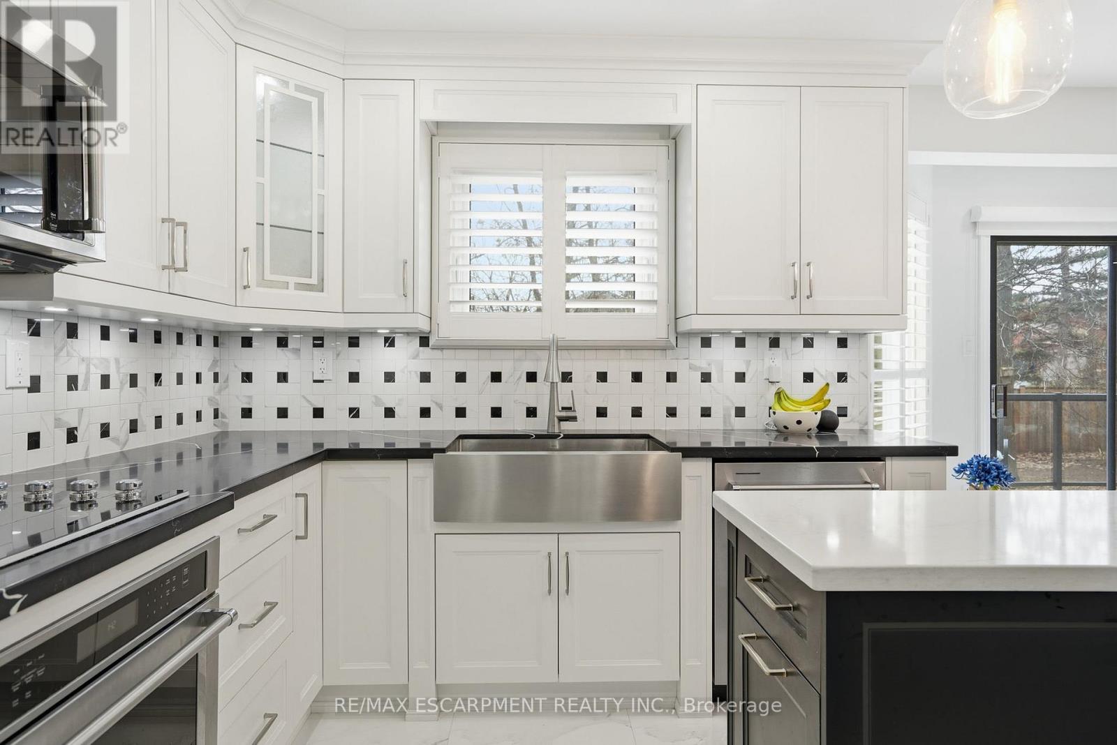 3192 Colebrook Court, Mississauga, Ontario  L5N 3E2 - Photo 12 - W12888232