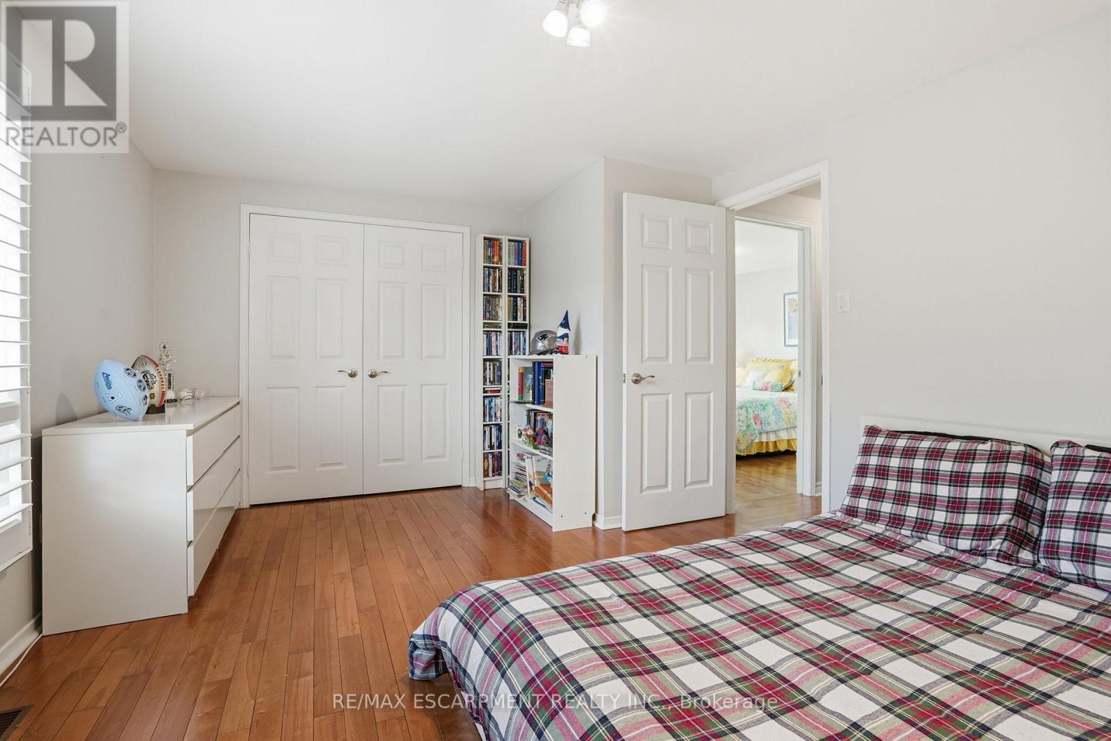 3192 Colebrook Court, Mississauga, Ontario  L5N 3E2 - Photo 39 - W12888232