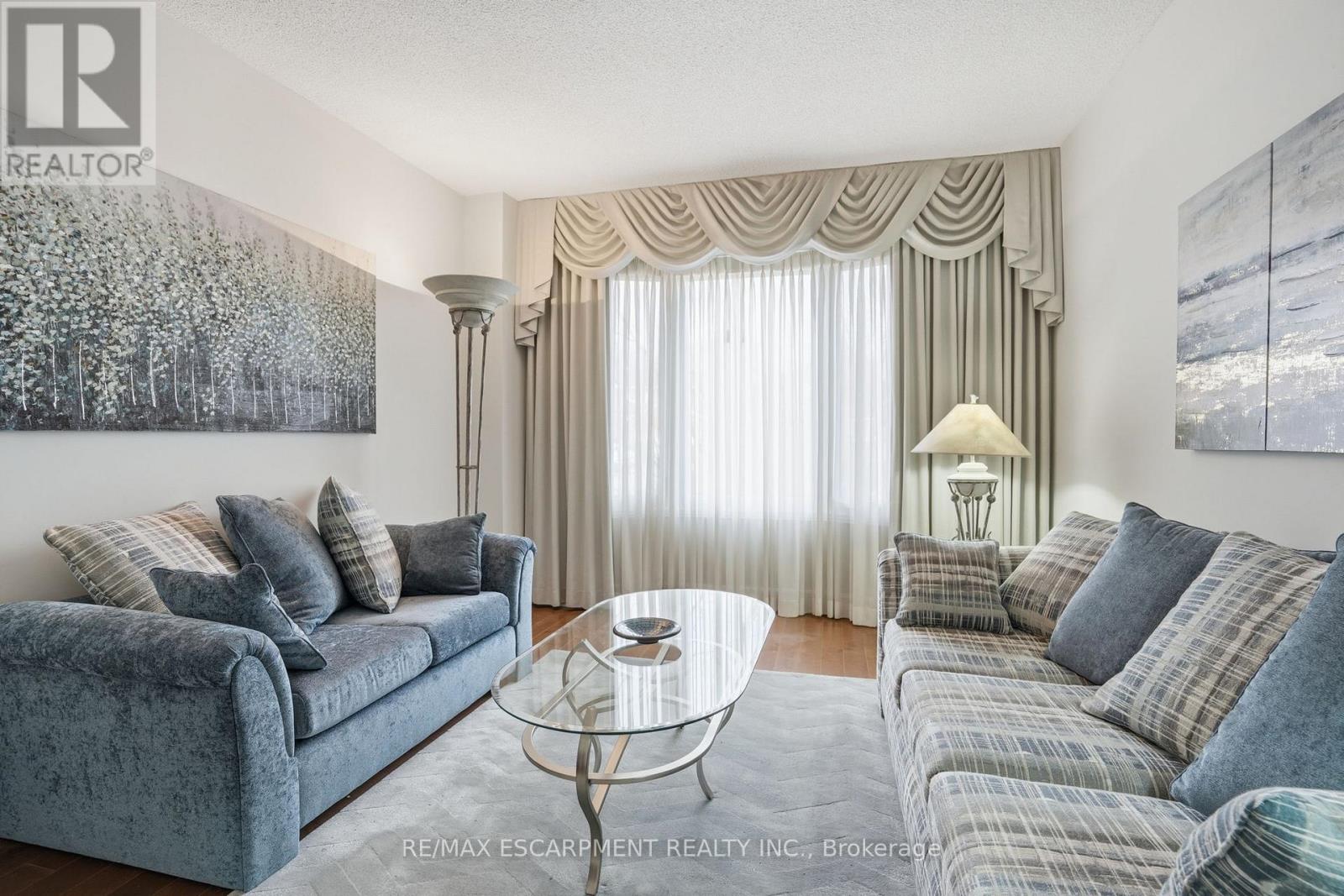 3192 Colebrook Court, Mississauga, Ontario  L5N 3E2 - Photo 6 - W12888232