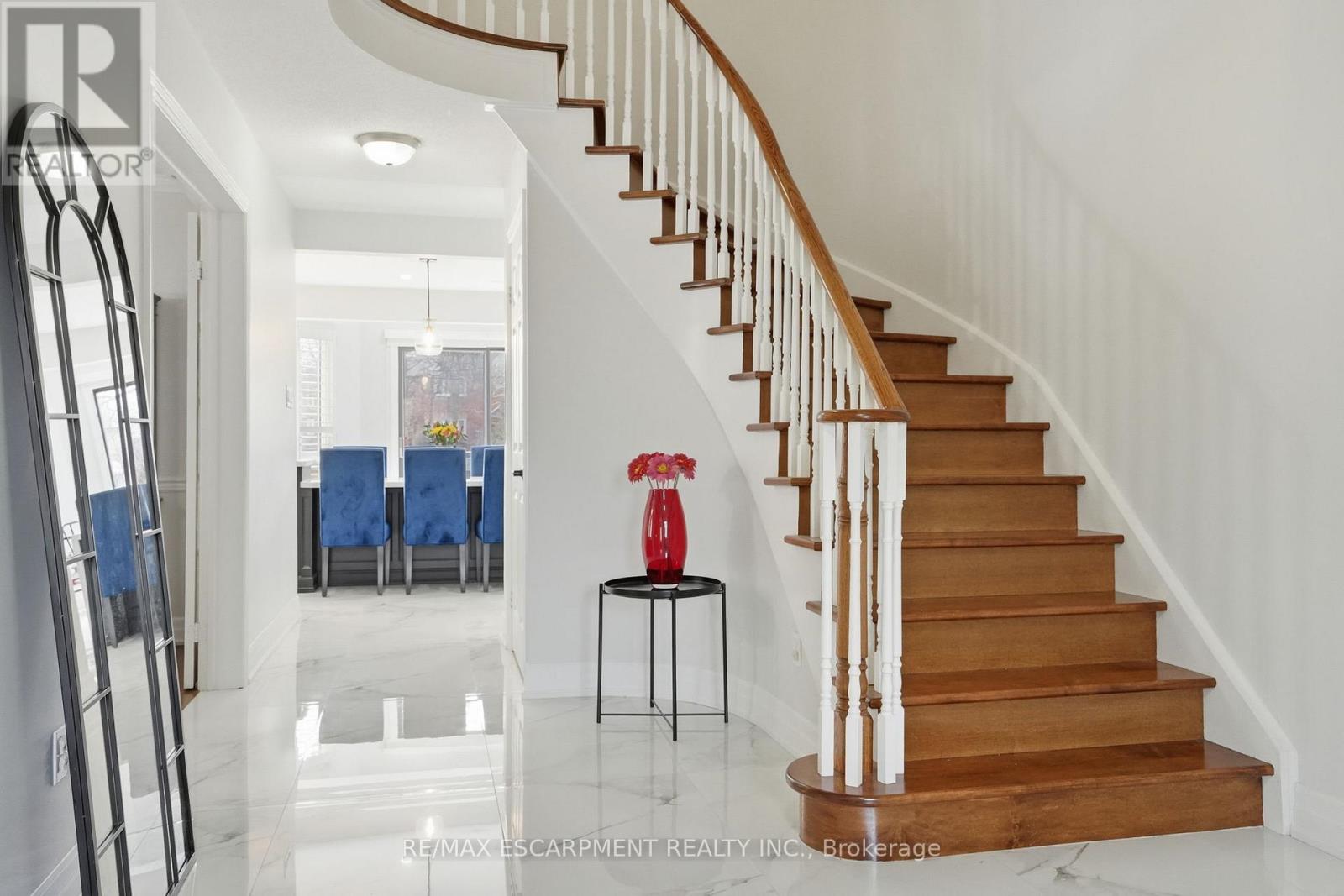 3192 Colebrook Court, Mississauga, Ontario  L5N 3E2 - Photo 8 - W12888232