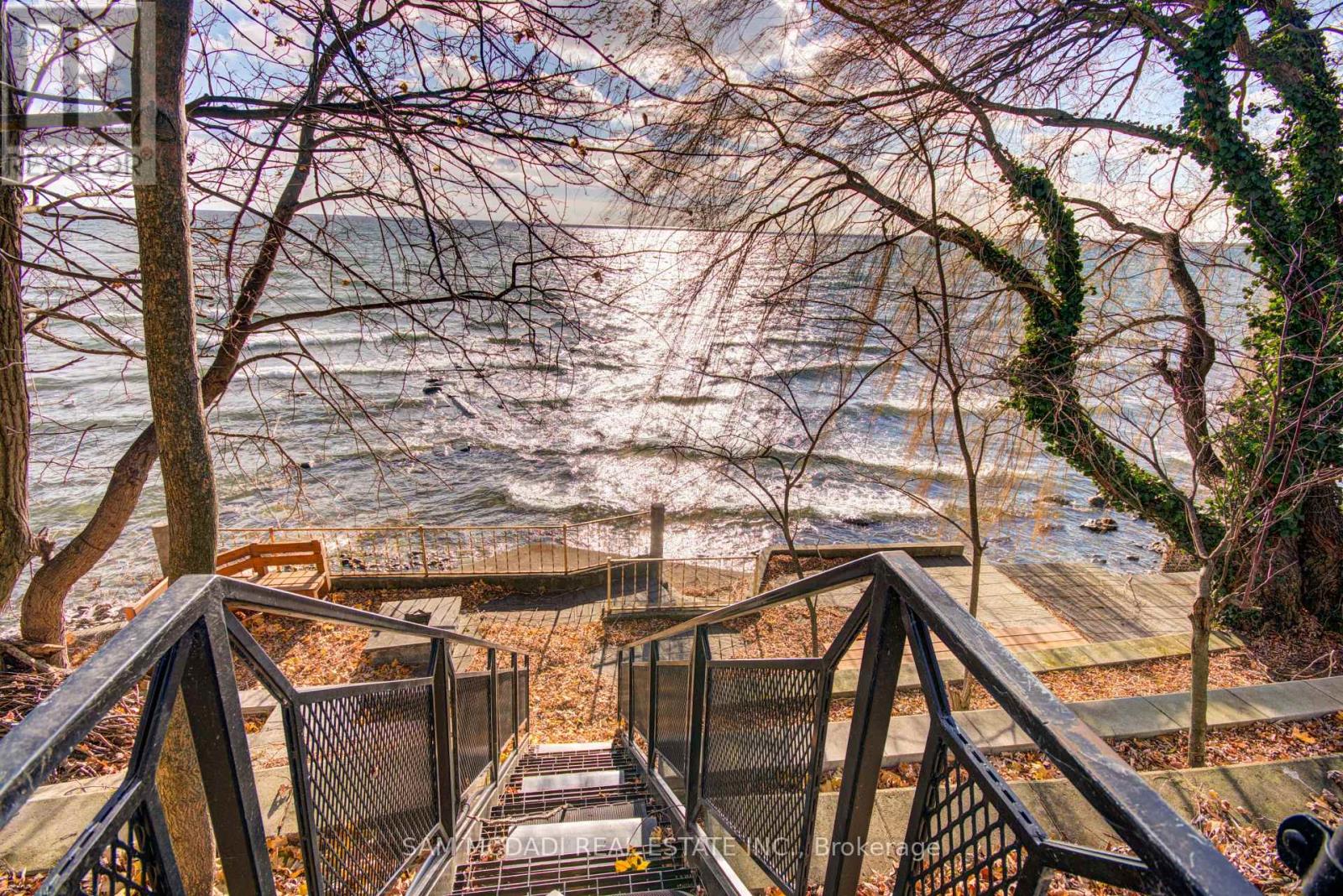 67 Lake Promenade, Toronto, Ontario  M8W 1A2 - Photo 44 - W12888306