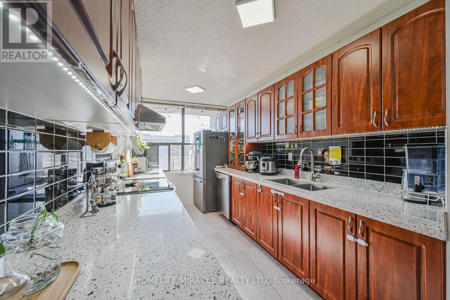 1802 - 4 Kings Cross Road, Brampton, Ontario  L6T 3X8 - Photo 16 - W12888312