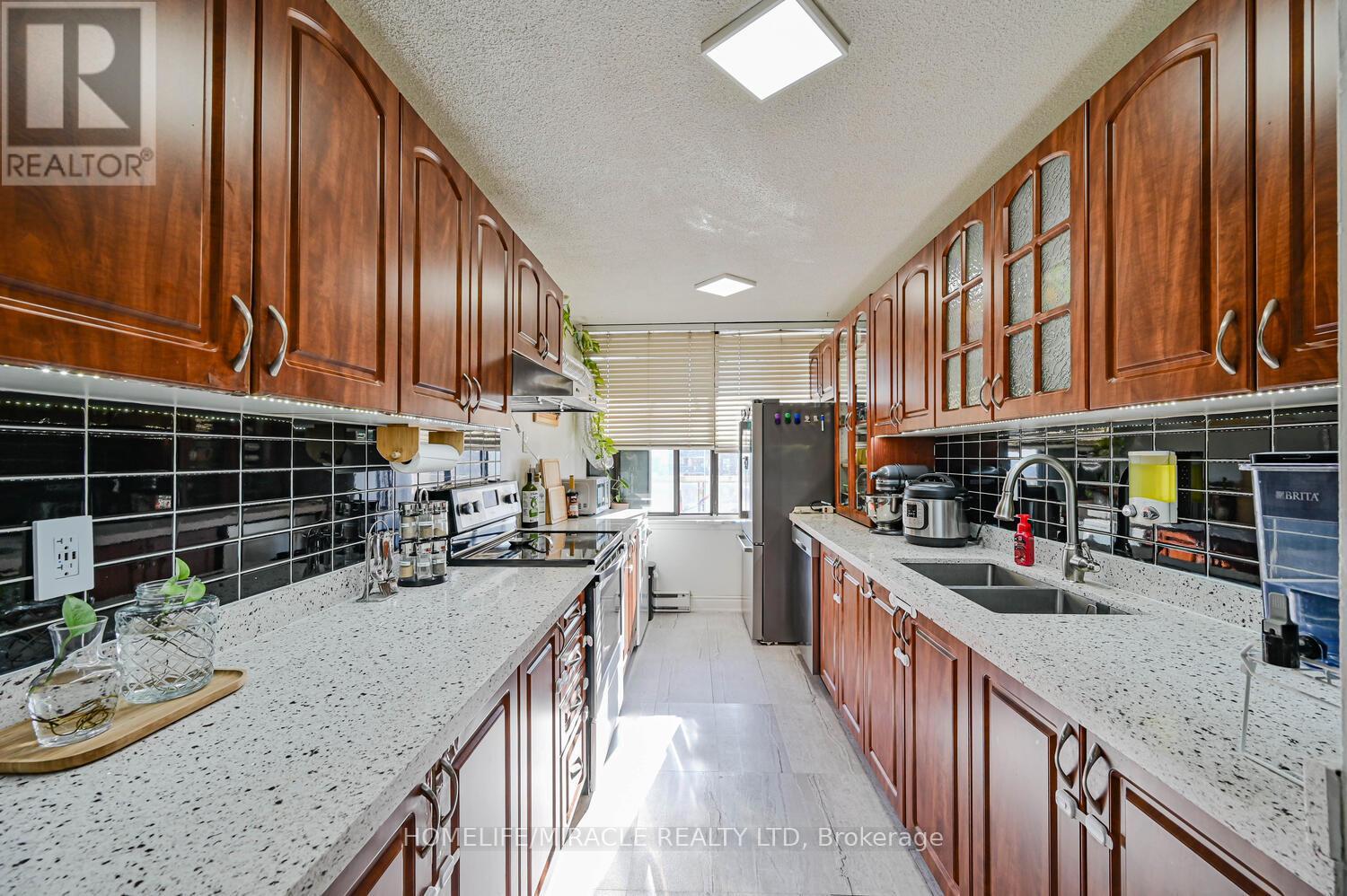 1802 - 4 Kings Cross Road, Brampton, Ontario  L6T 3X8 - Photo 18 - W12888312