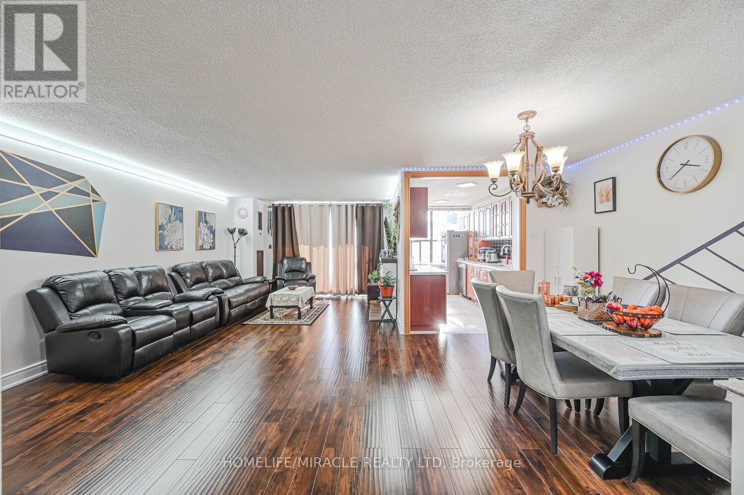 1802 - 4 Kings Cross Road, Brampton, Ontario  L6T 3X8 - Photo 9 - W12888312