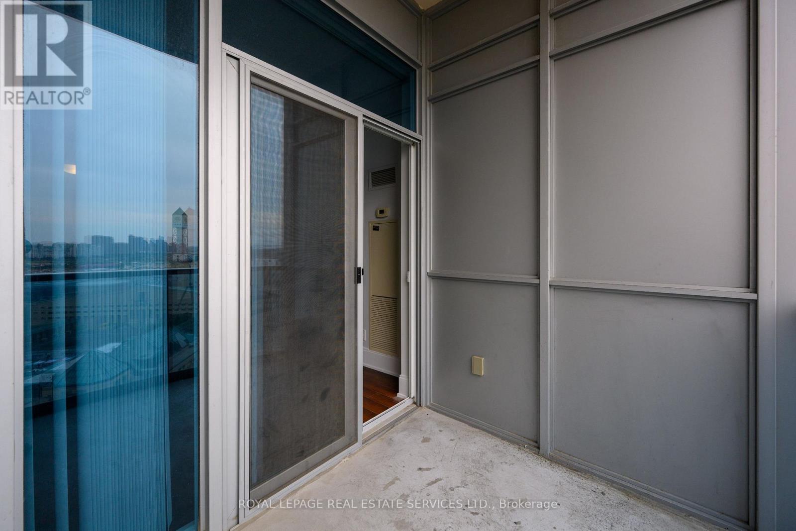 2305 - 330 Burnhamthorpe Road W, Mississauga, Ontario  L5B 0E1 - Photo 14 - W12888334