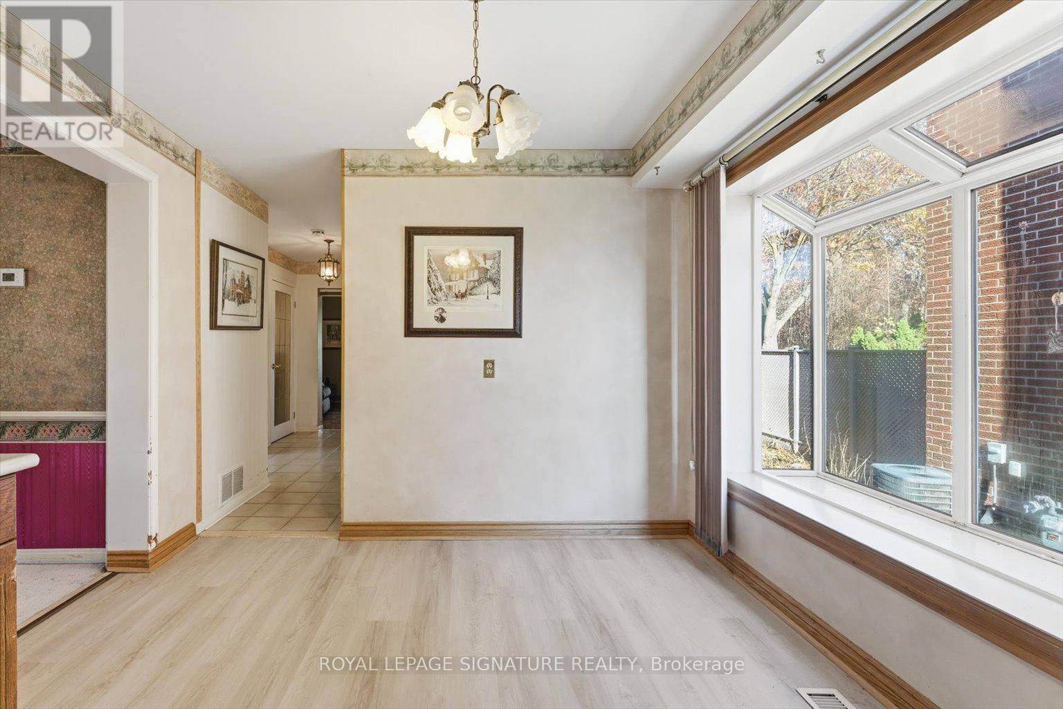 4307 Garnetwood Chase, Mississauga, Ontario  L4W 2H1 - Photo 14 - W12888354