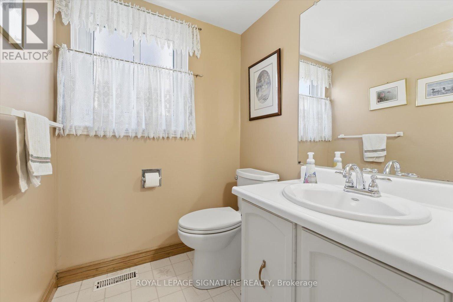 4307 Garnetwood Chase, Mississauga, Ontario  L4W 2H1 - Photo 18 - W12888354