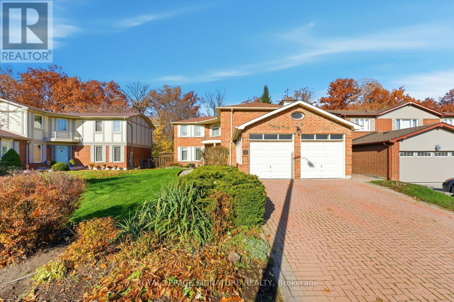 4307 Garnetwood Chase, Mississauga, Ontario  L4W 2H1 - Photo 3 - W12888354