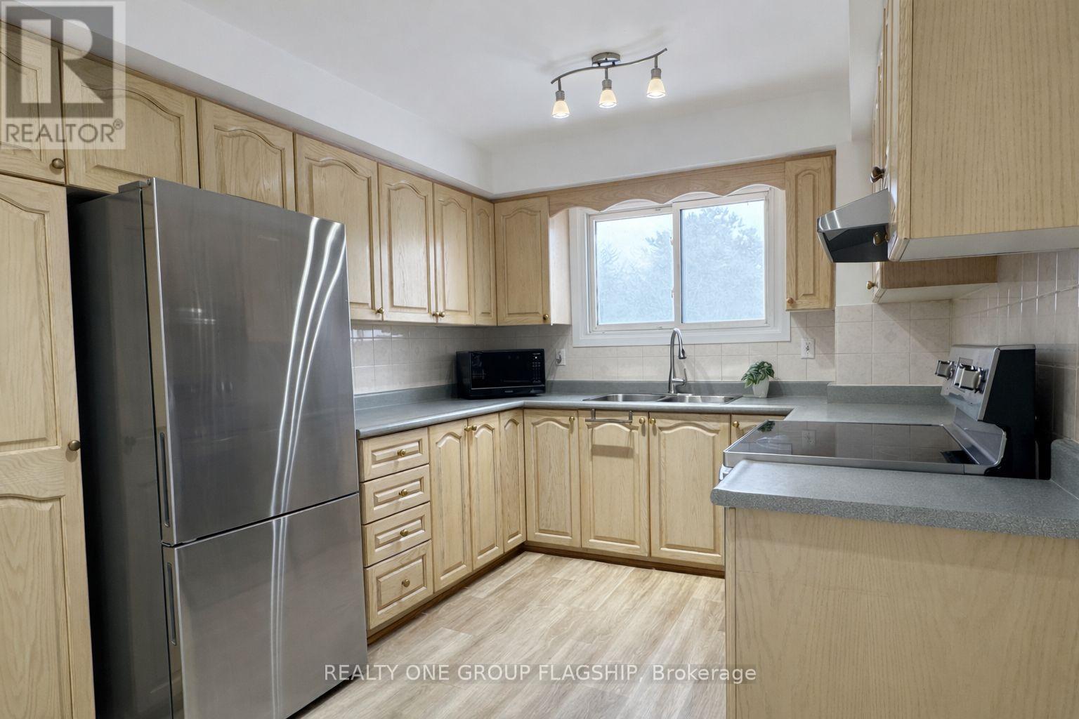 71 Maple Branch Path, Toronto, Ontario  M9P 3T4 - Photo 11 - W12888362