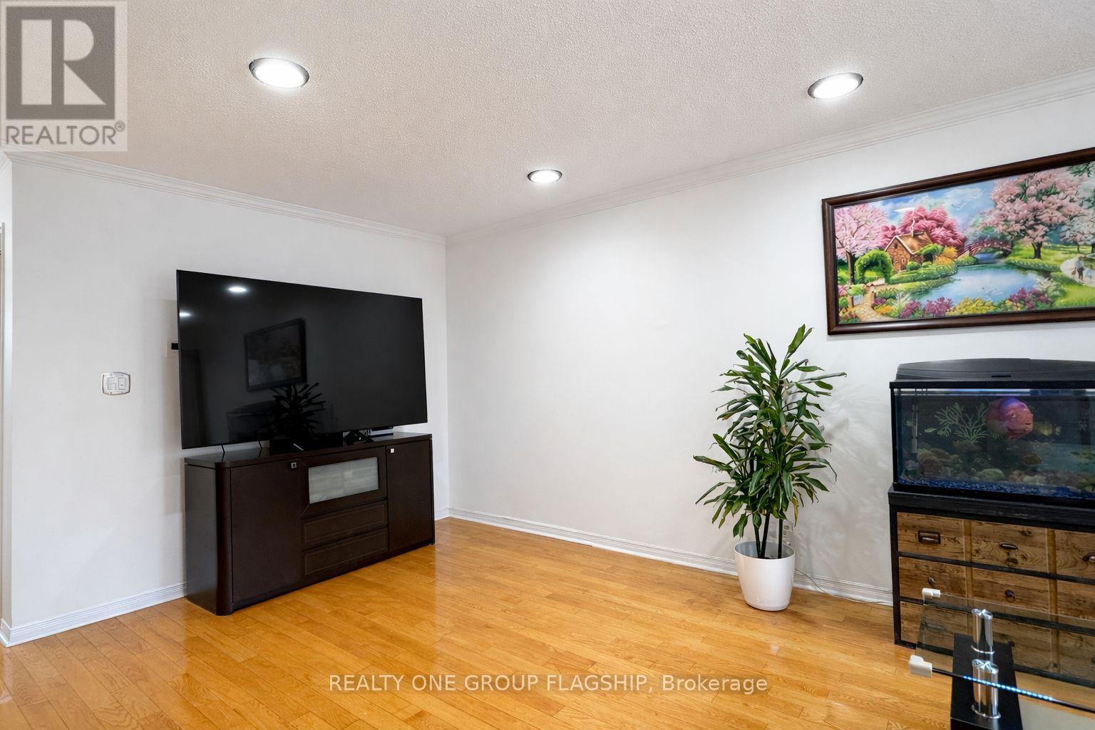 71 Maple Branch Path, Toronto, Ontario  M9P 3T4 - Photo 5 - W12888362