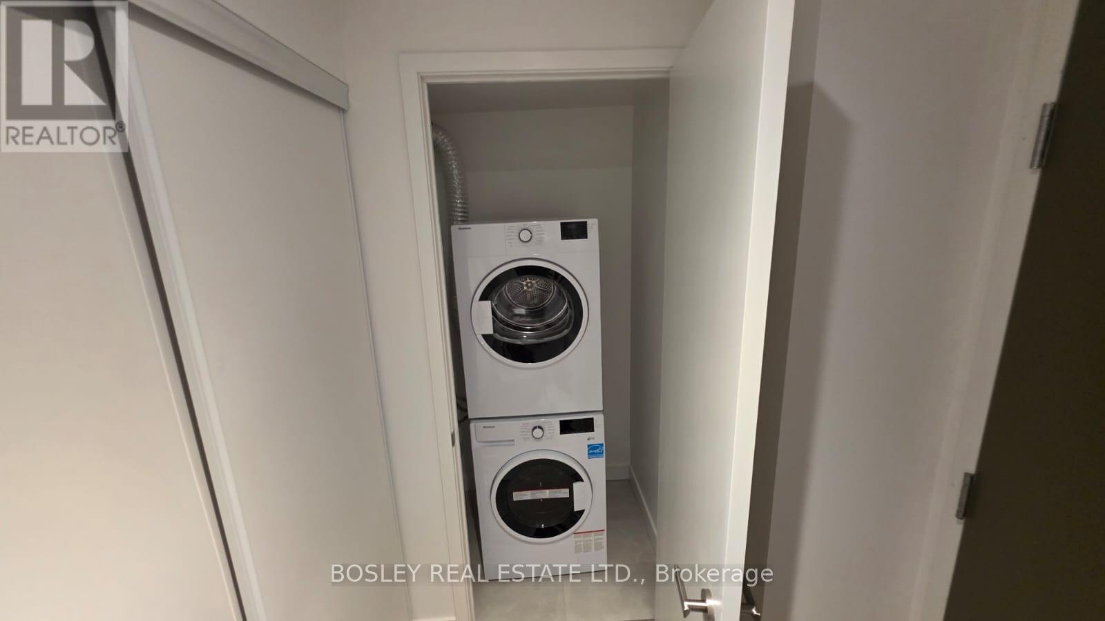 1706 - 448 Burnhamthorpe Road W, Mississauga, Ontario  L5B 4M6 - Photo 11 - W12888374