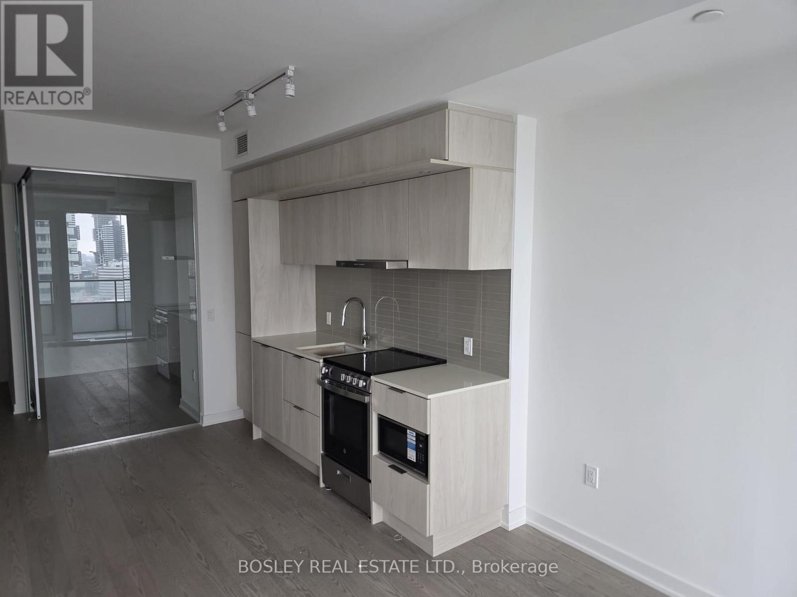 1706 - 448 Burnhamthorpe Road W, Mississauga, Ontario  L5B 4M6 - Photo 5 - W12888374