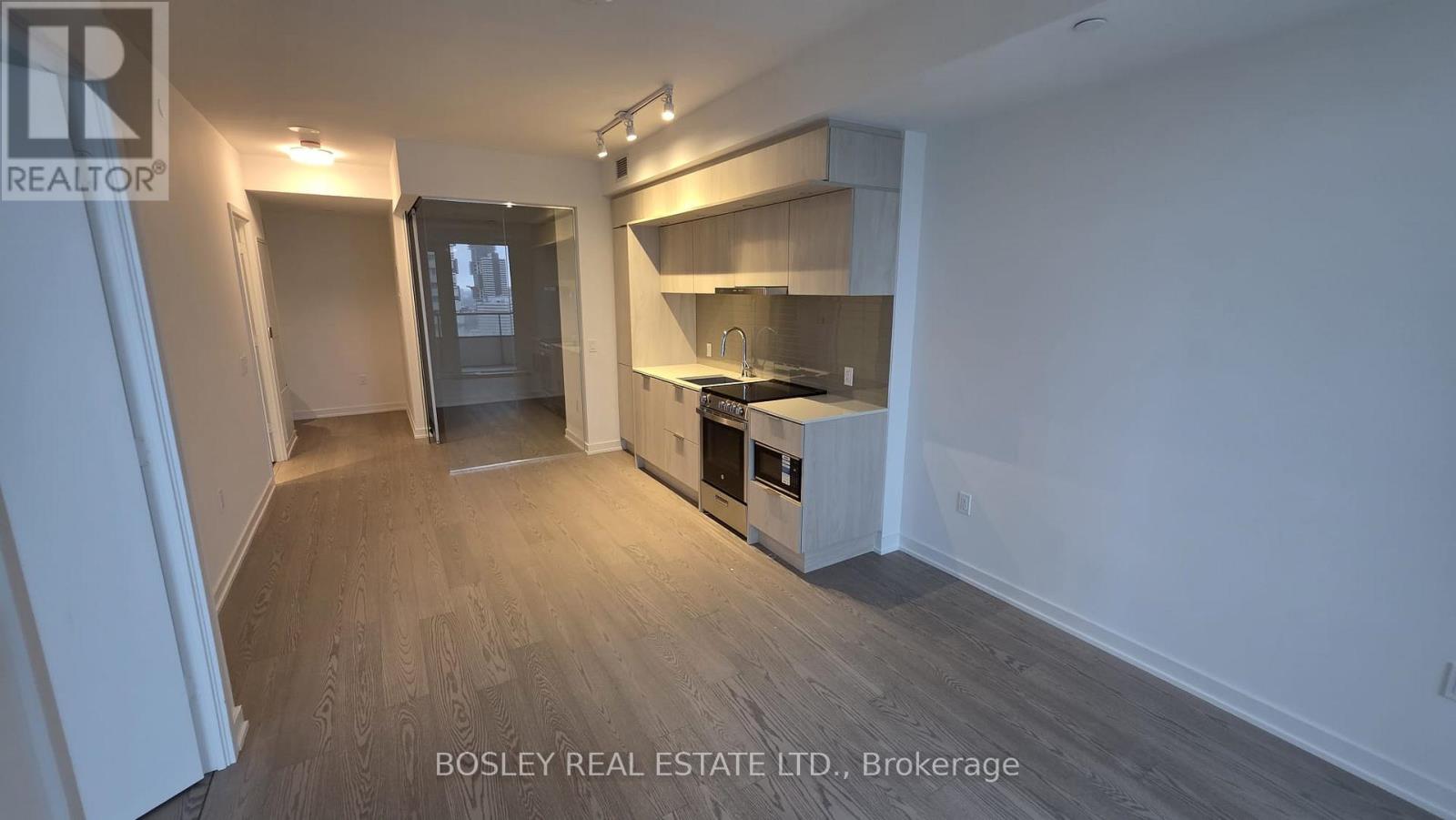 1706 - 448 Burnhamthorpe Road W, Mississauga, Ontario  L5B 4M6 - Photo 6 - W12888374