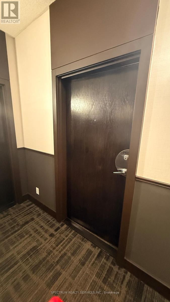 Ph208 - 88 Palace Pier Court, Toronto, Ontario  M8V 4C1 - Photo 3 - W12888408